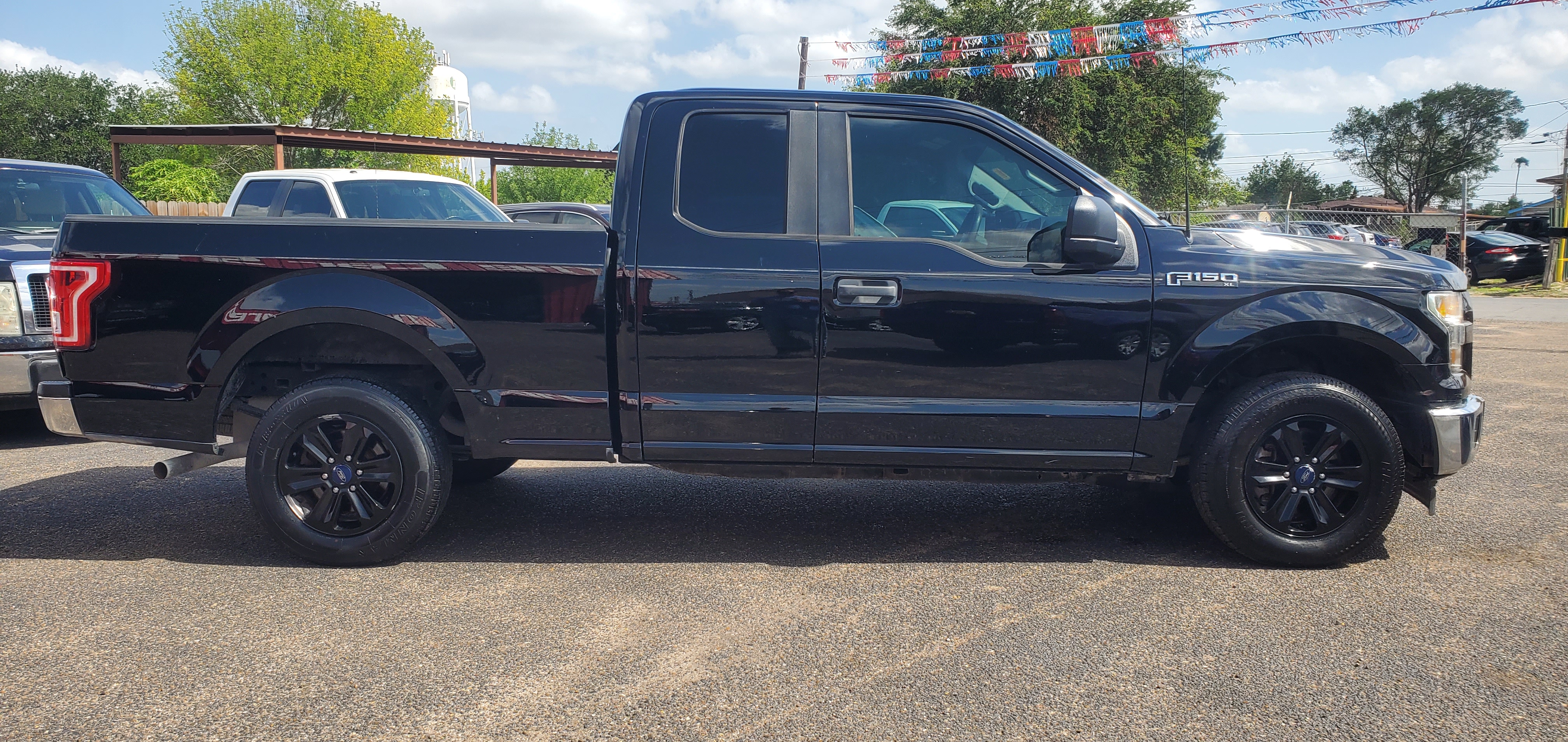 Vehicle photo 10
