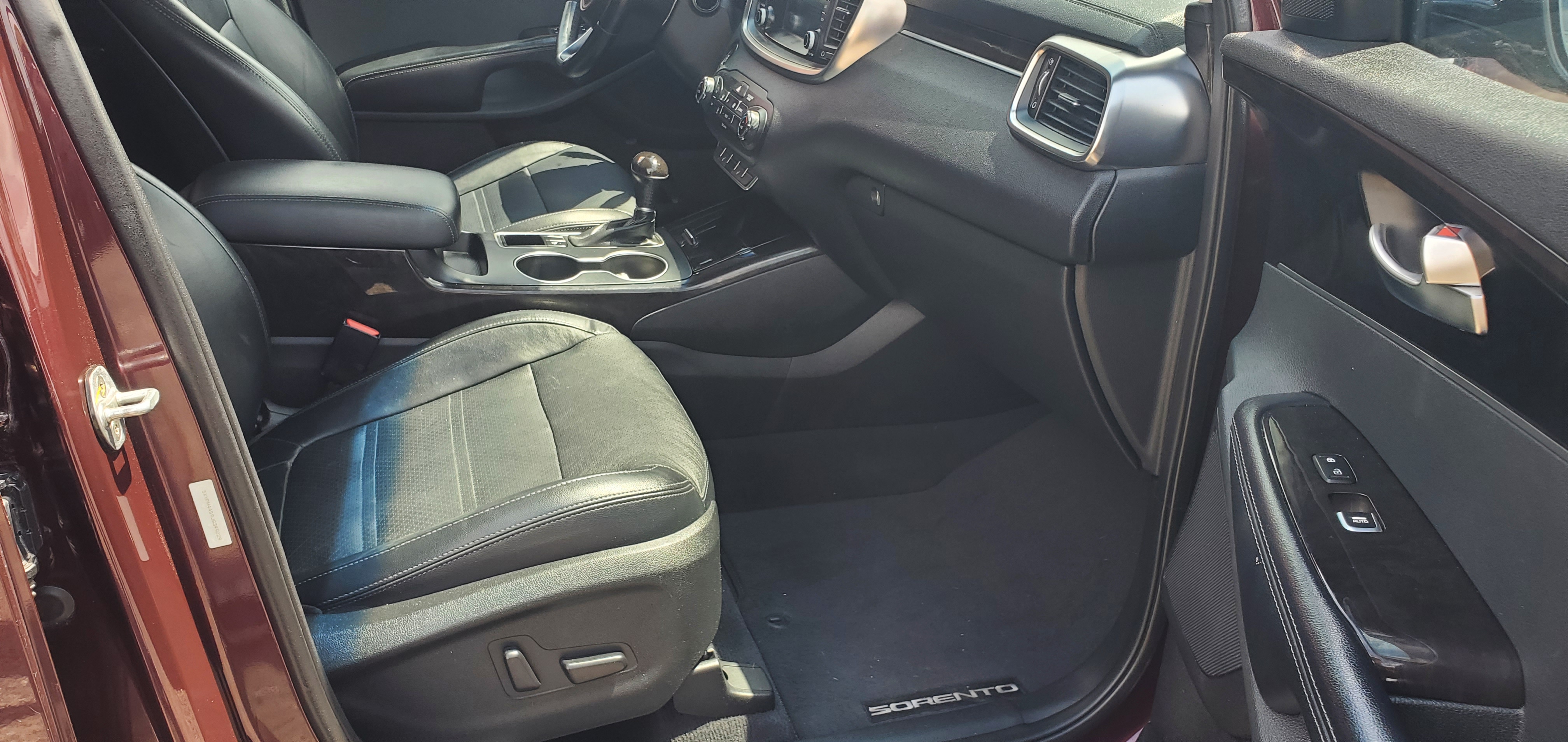 Vehicle photo 14