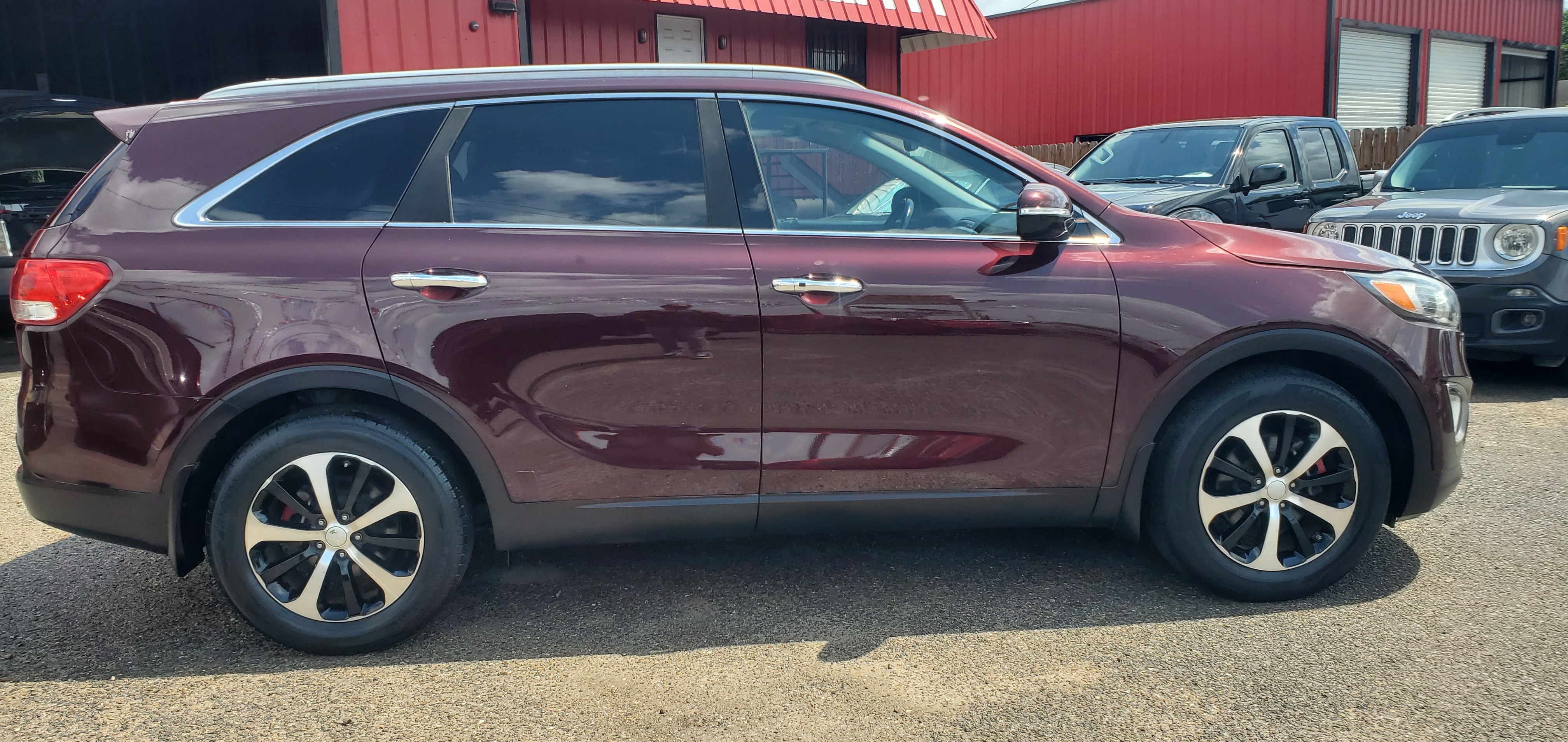 Vehicle photo 2