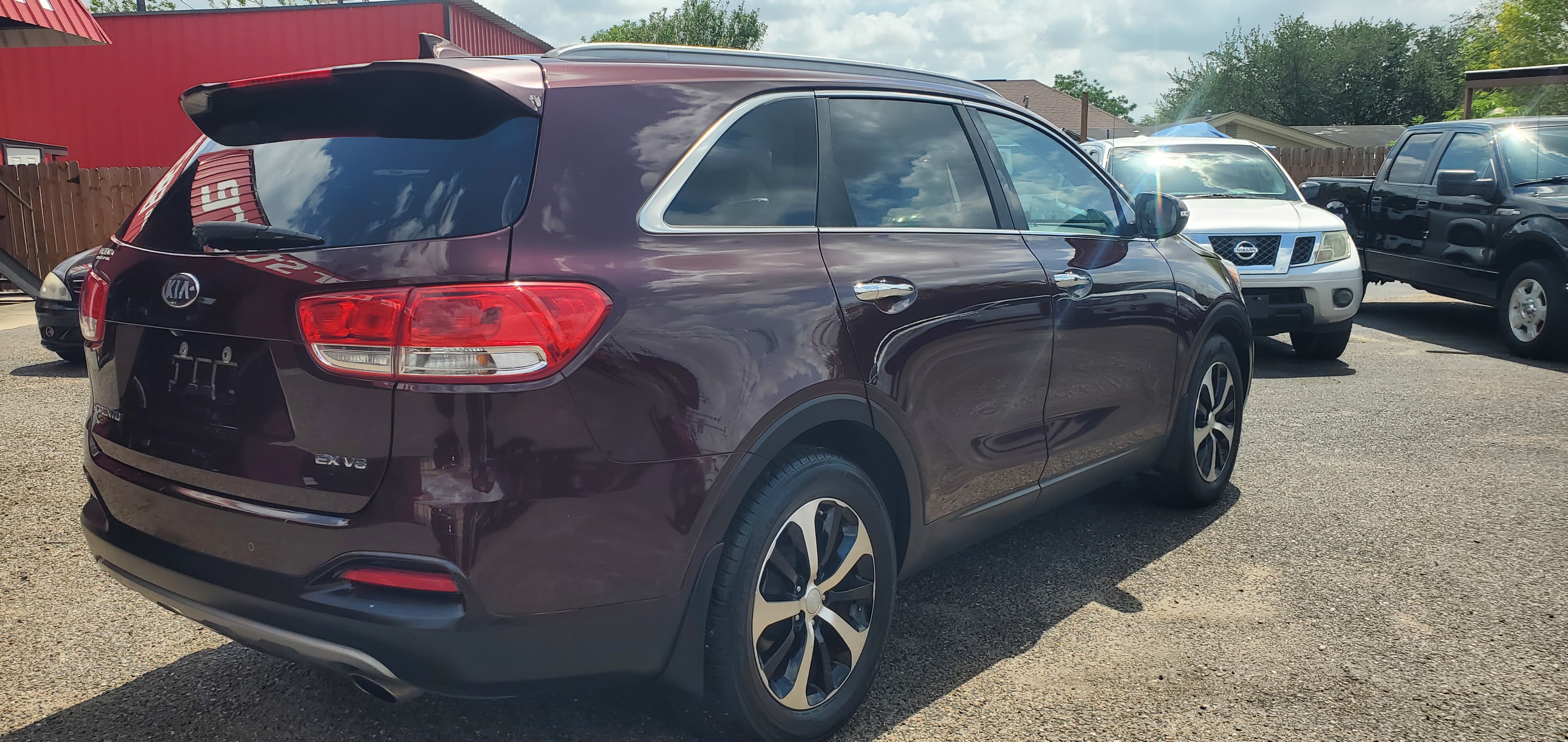 Vehicle photo 3