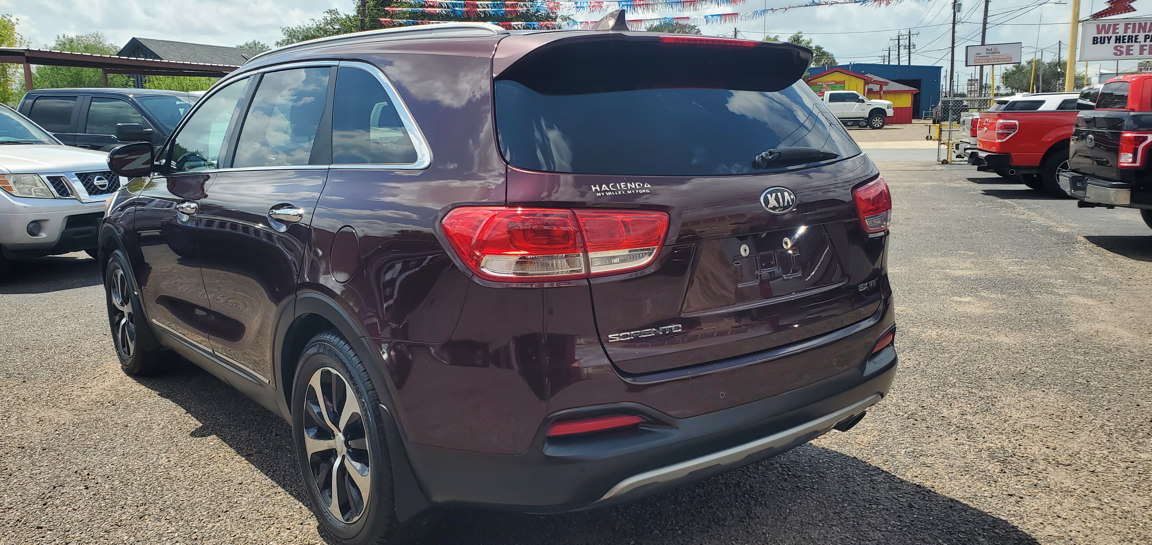 Vehicle photo 4
