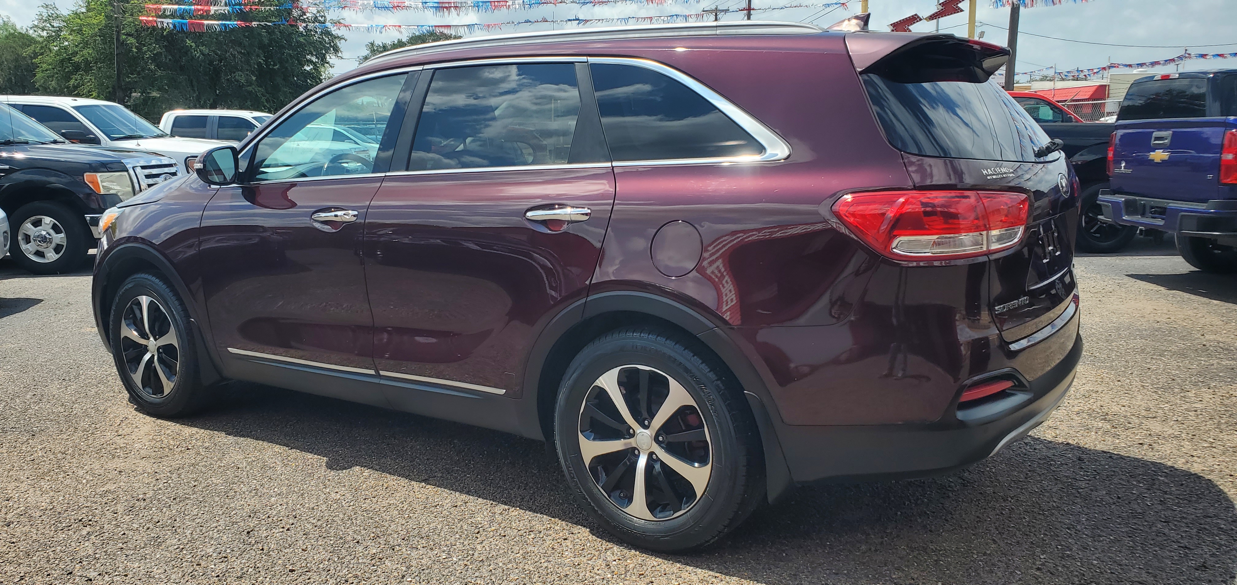 Vehicle photo 8