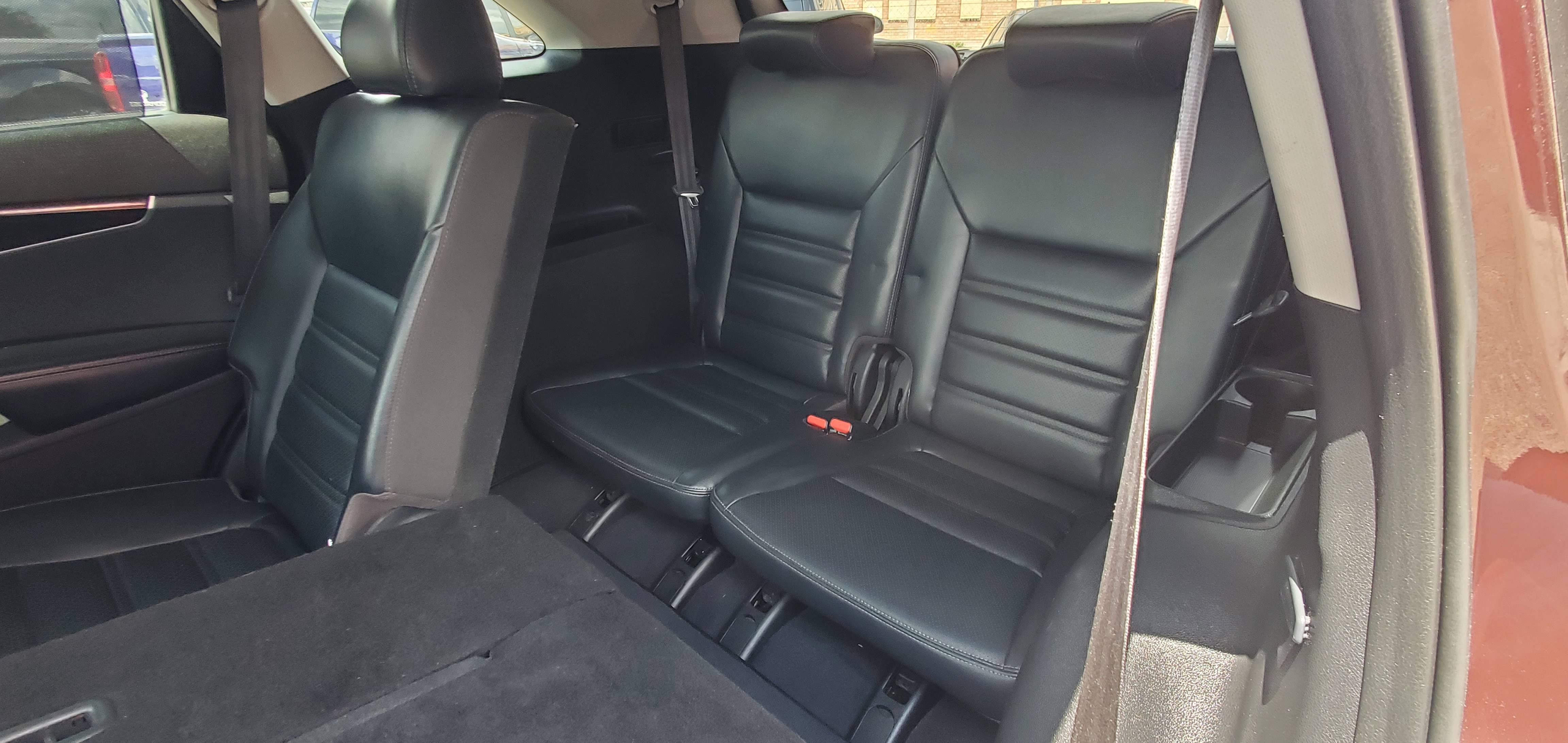 Vehicle photo 19