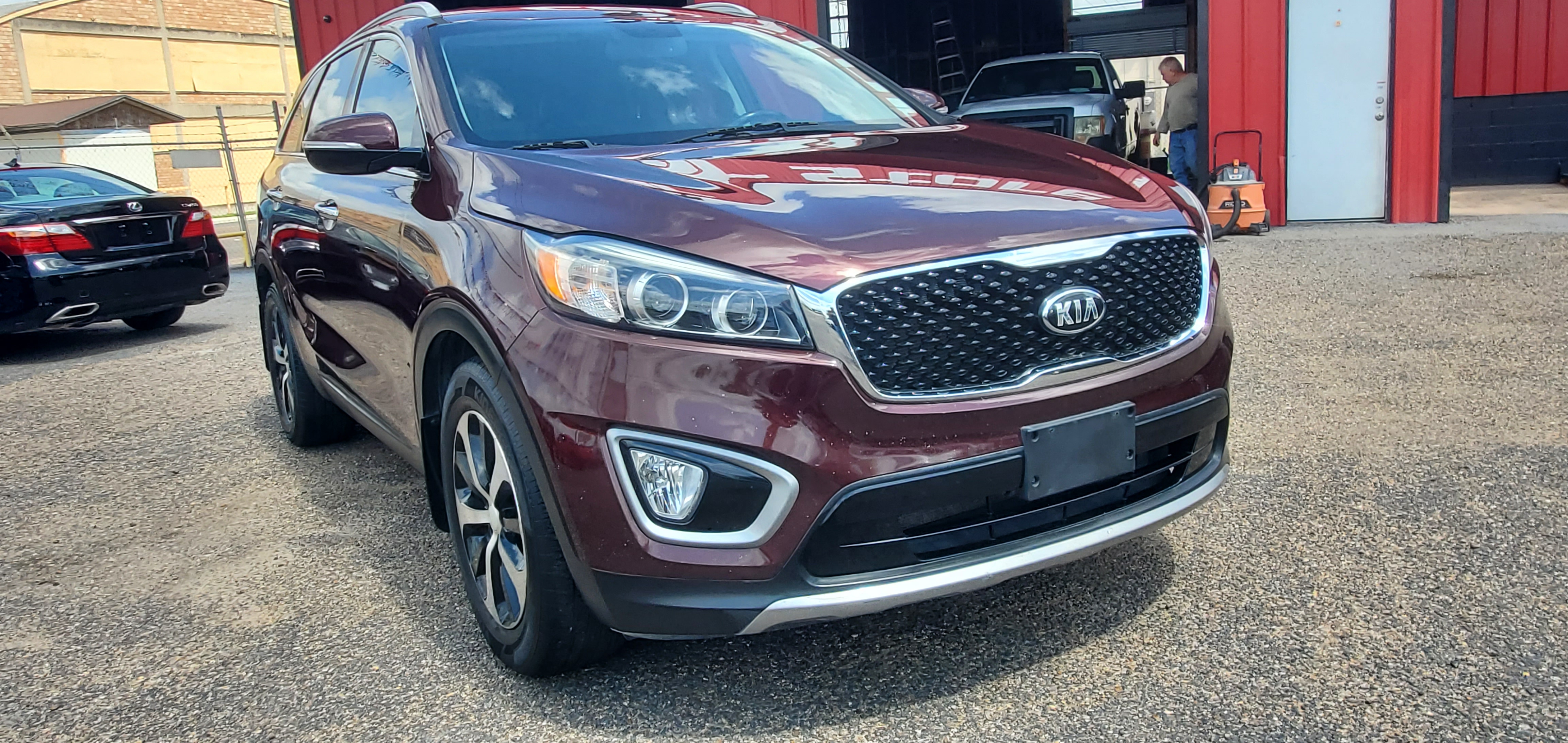 Vehicle photo 13
