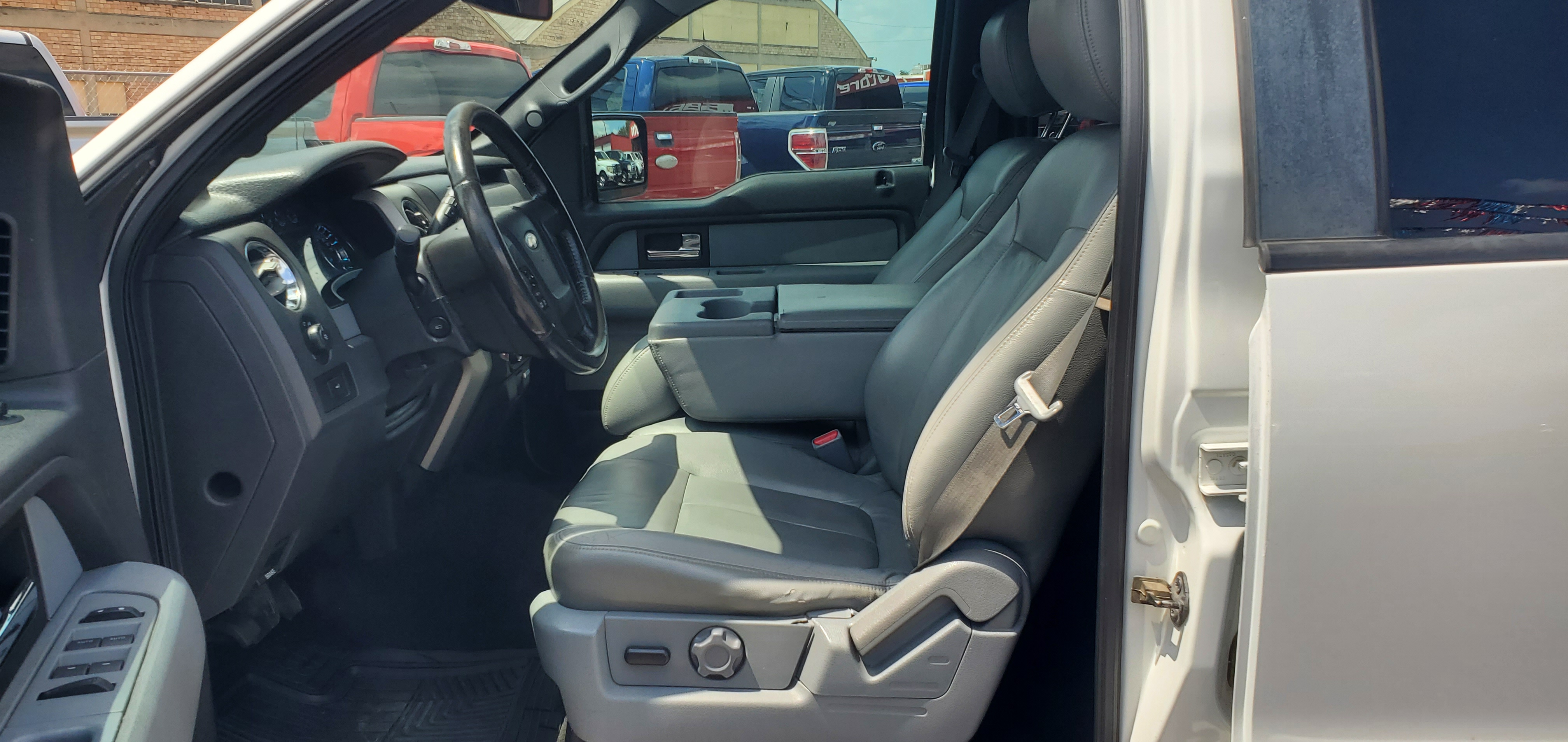 Vehicle photo 7