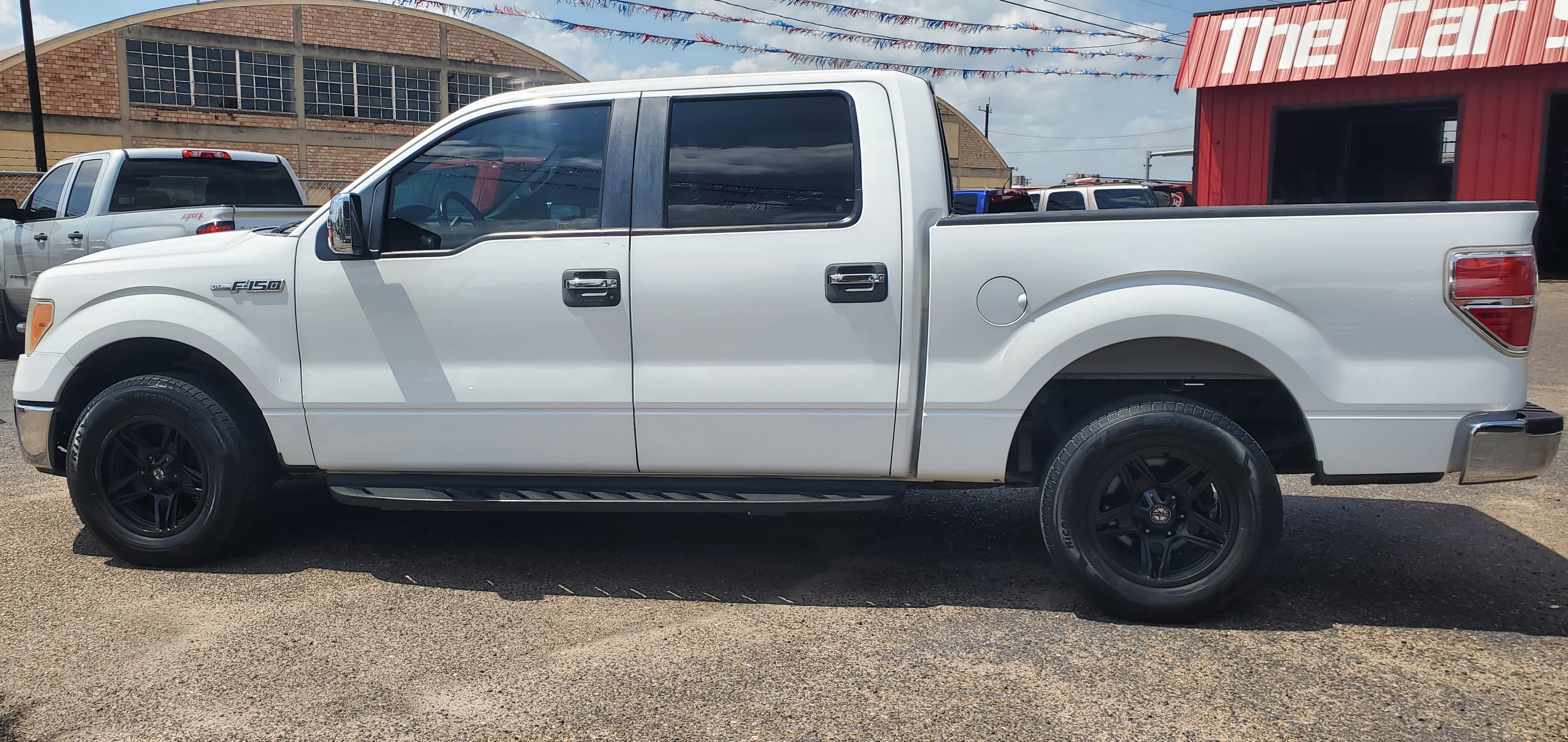 Vehicle photo 4