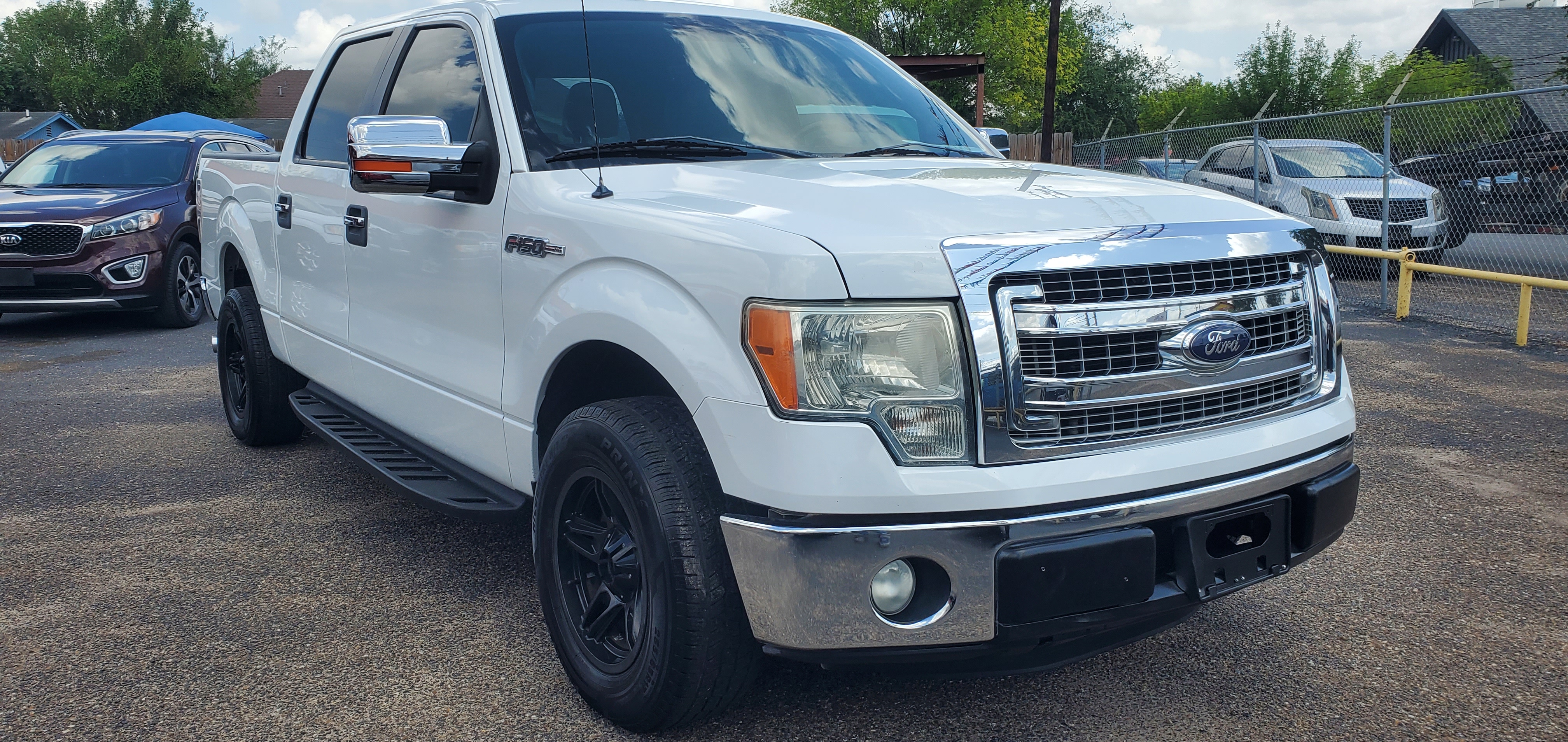 Vehicle photo 15