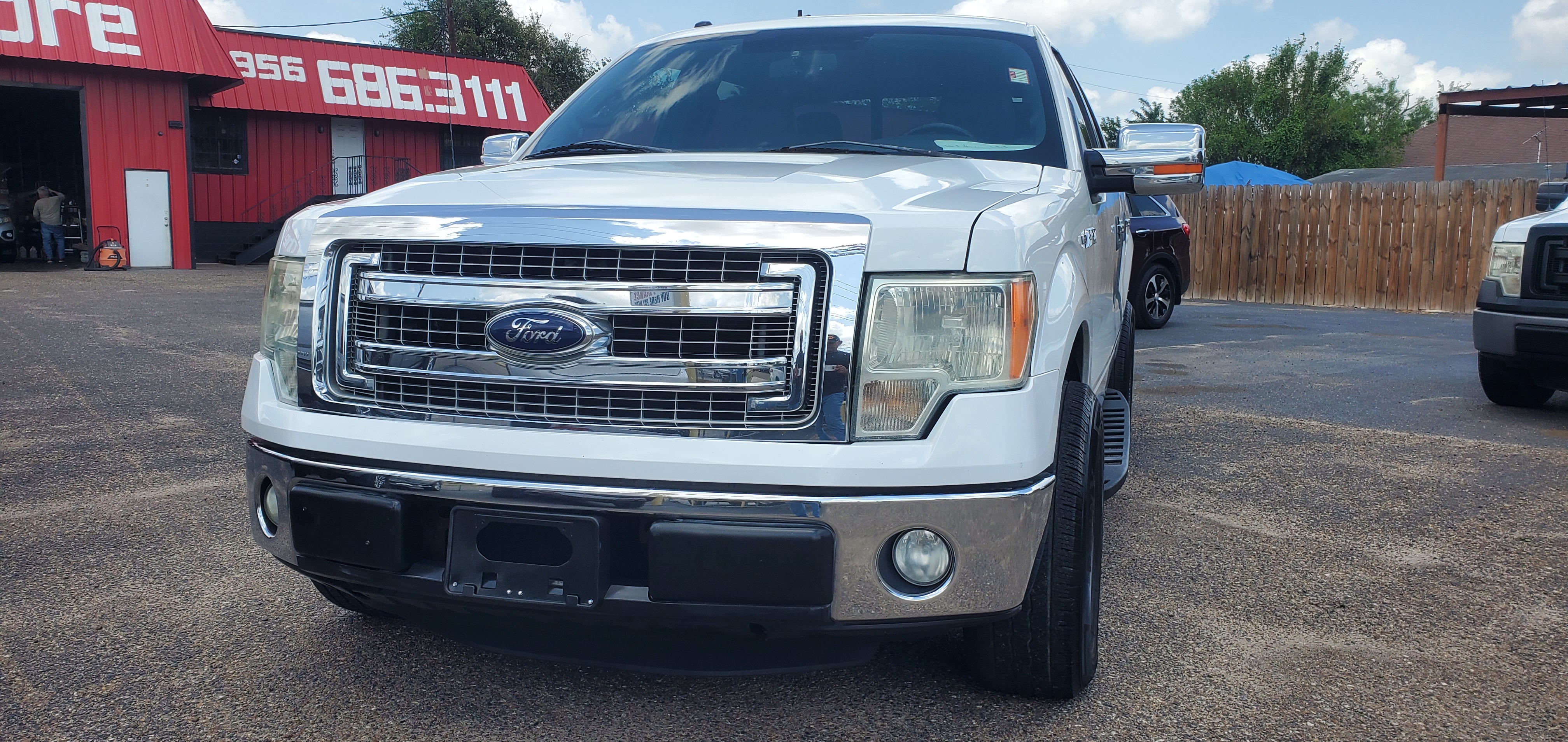 Vehicle photo 17