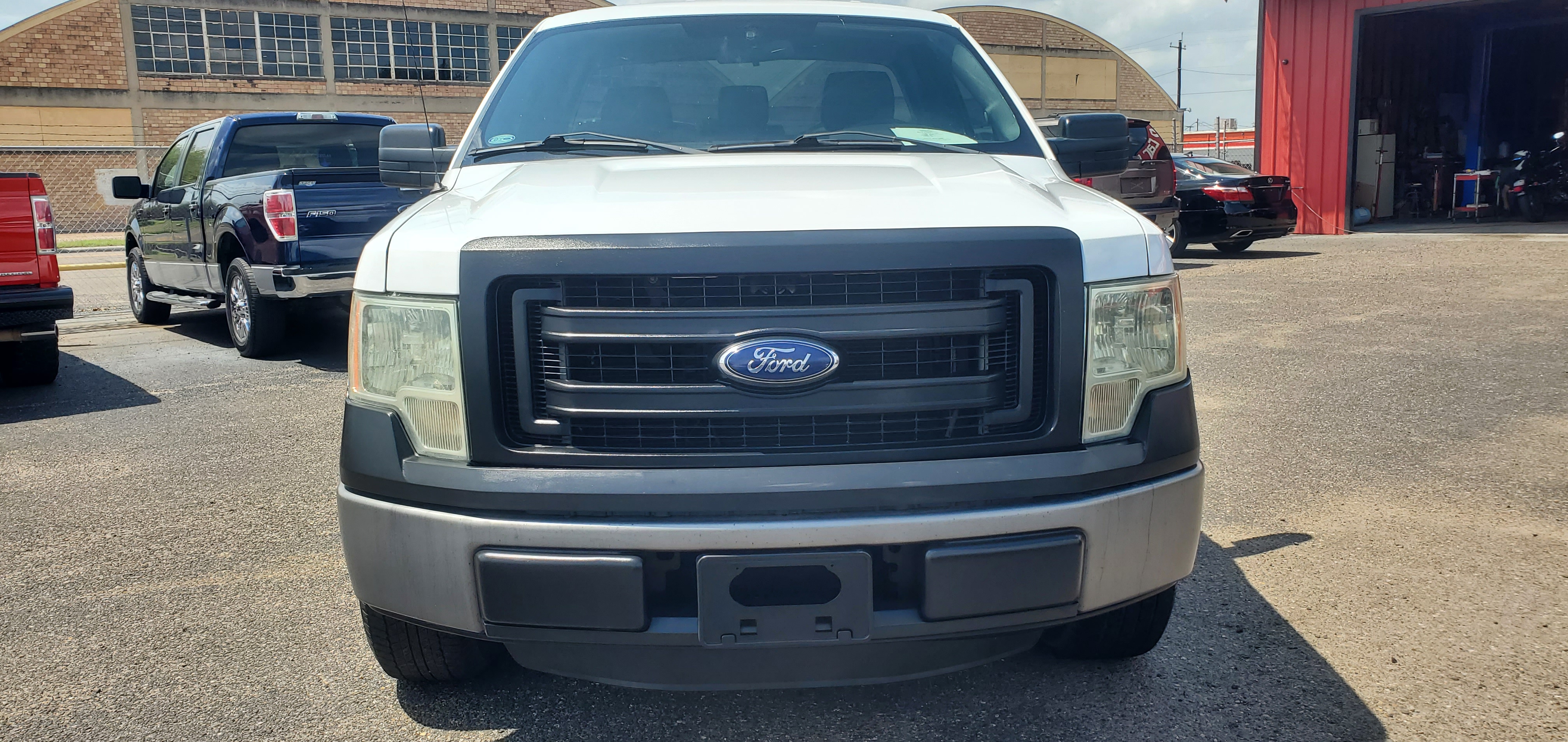 Vehicle photo 7
