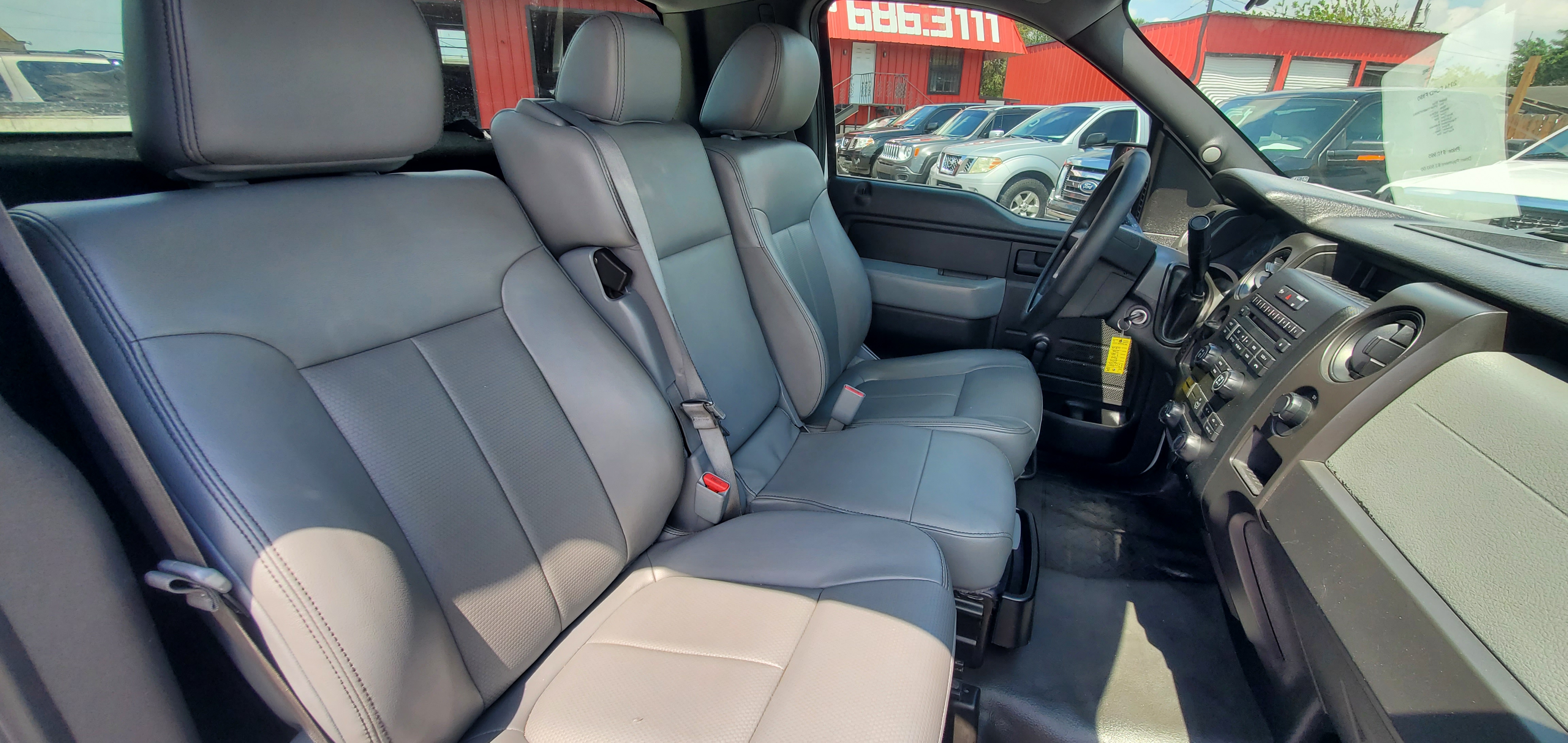 Vehicle photo 12