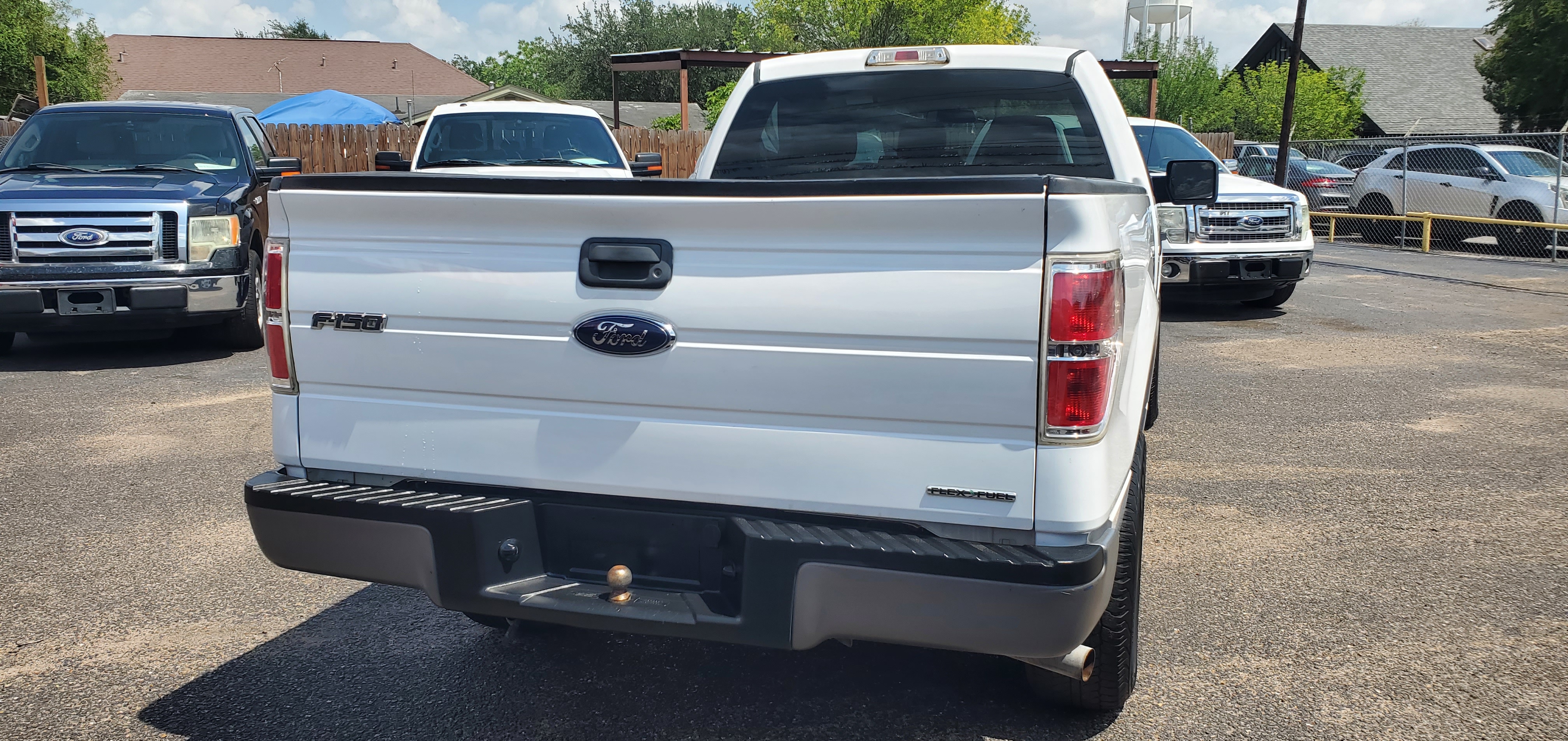 Vehicle photo 9