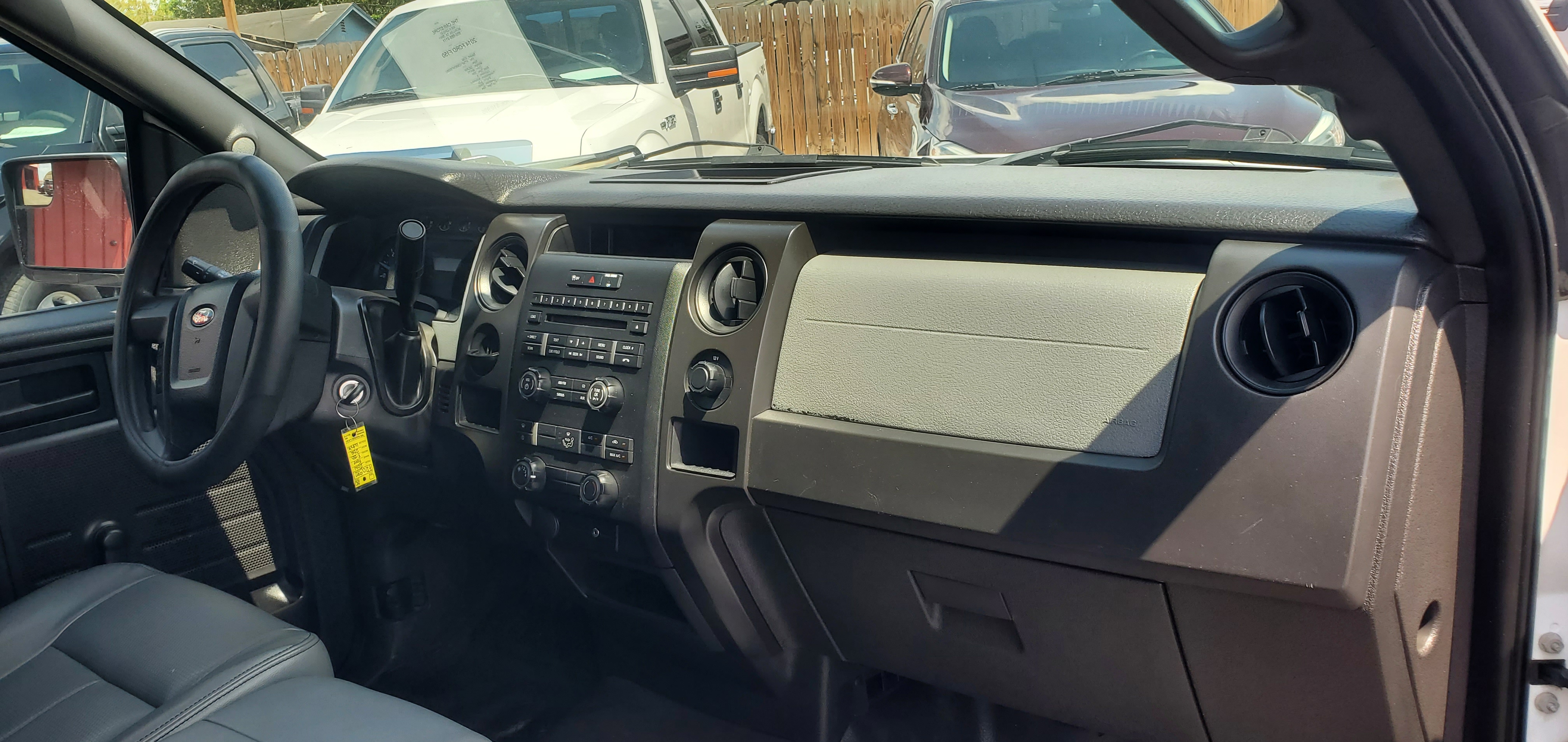 Vehicle photo 13
