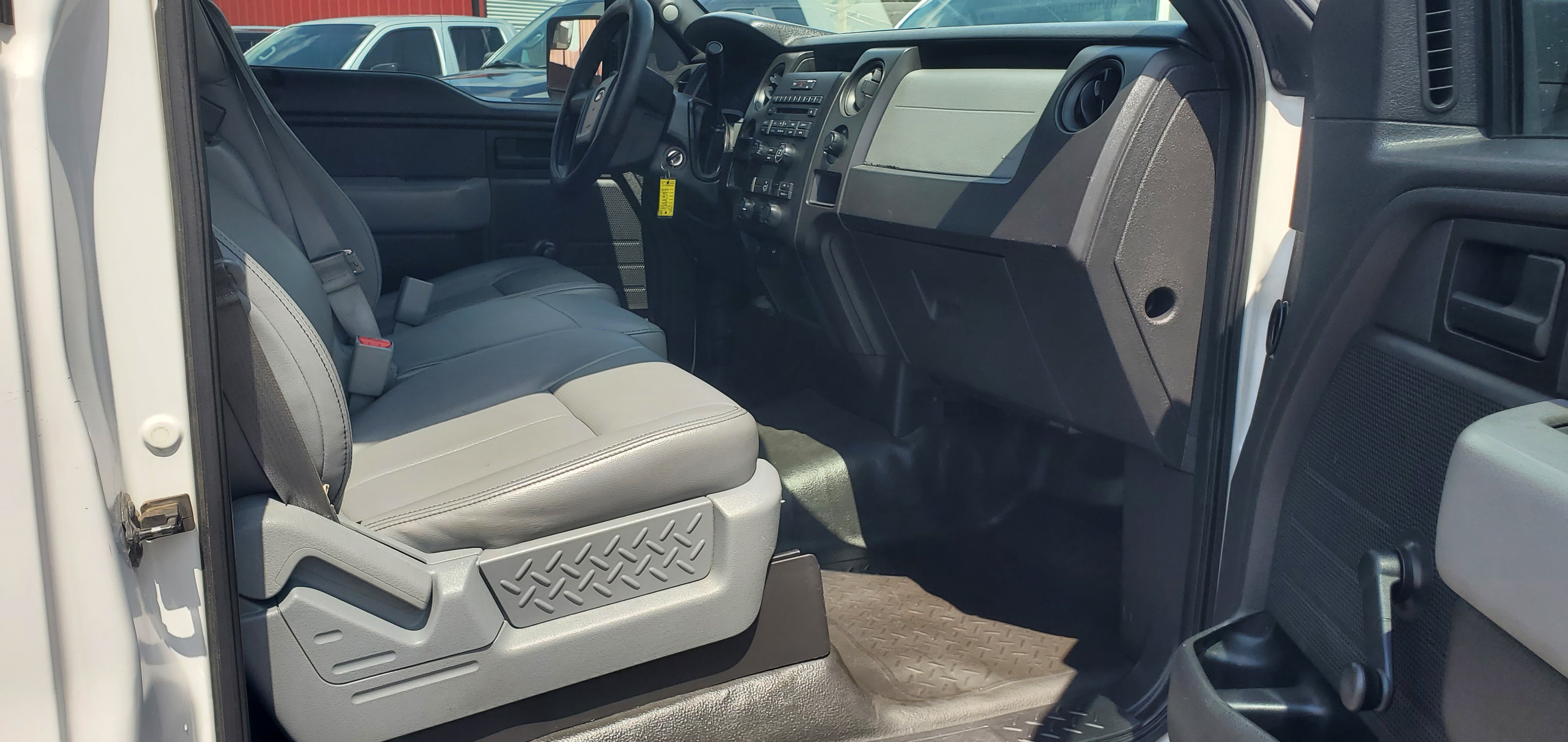 Vehicle photo 14