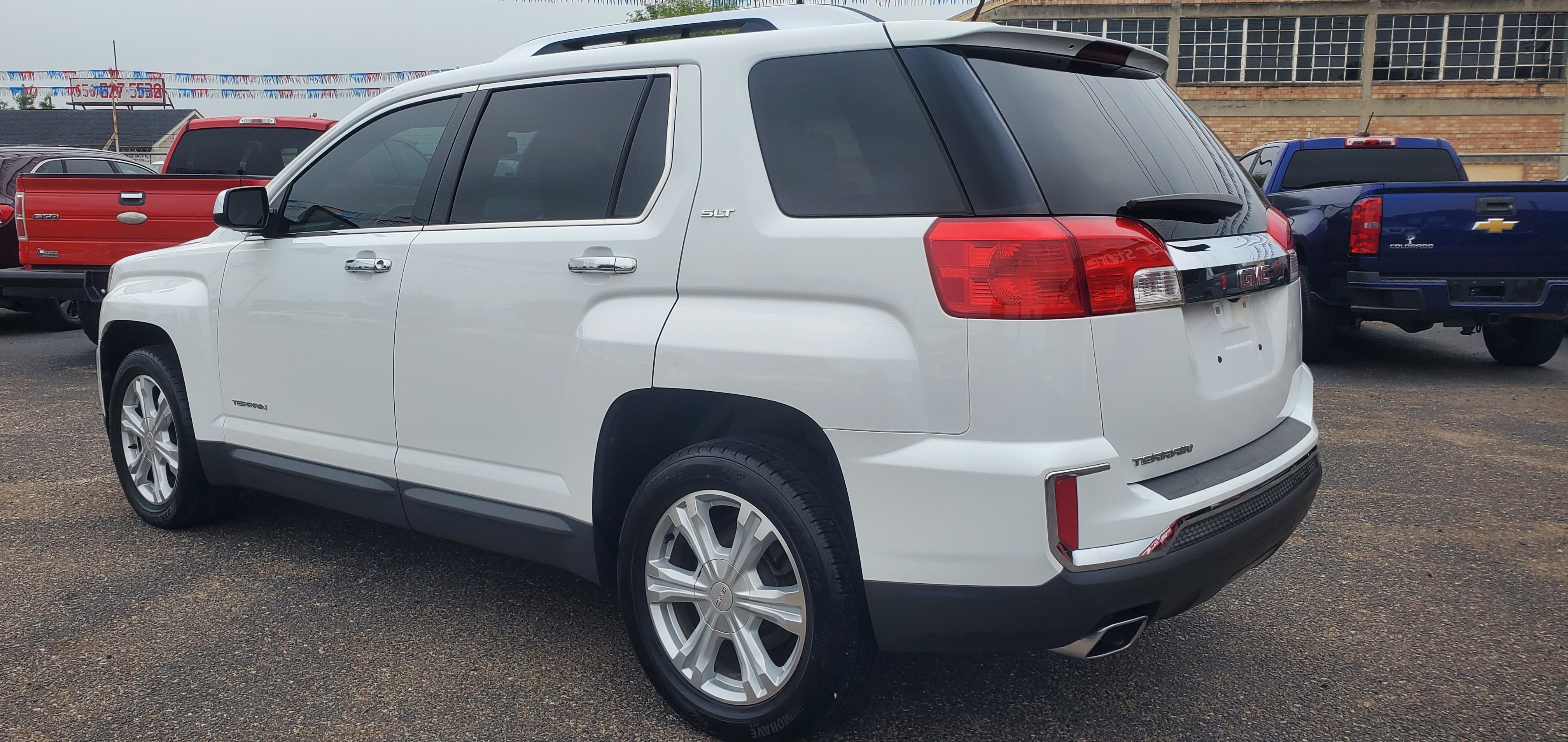 Vehicle photo 12