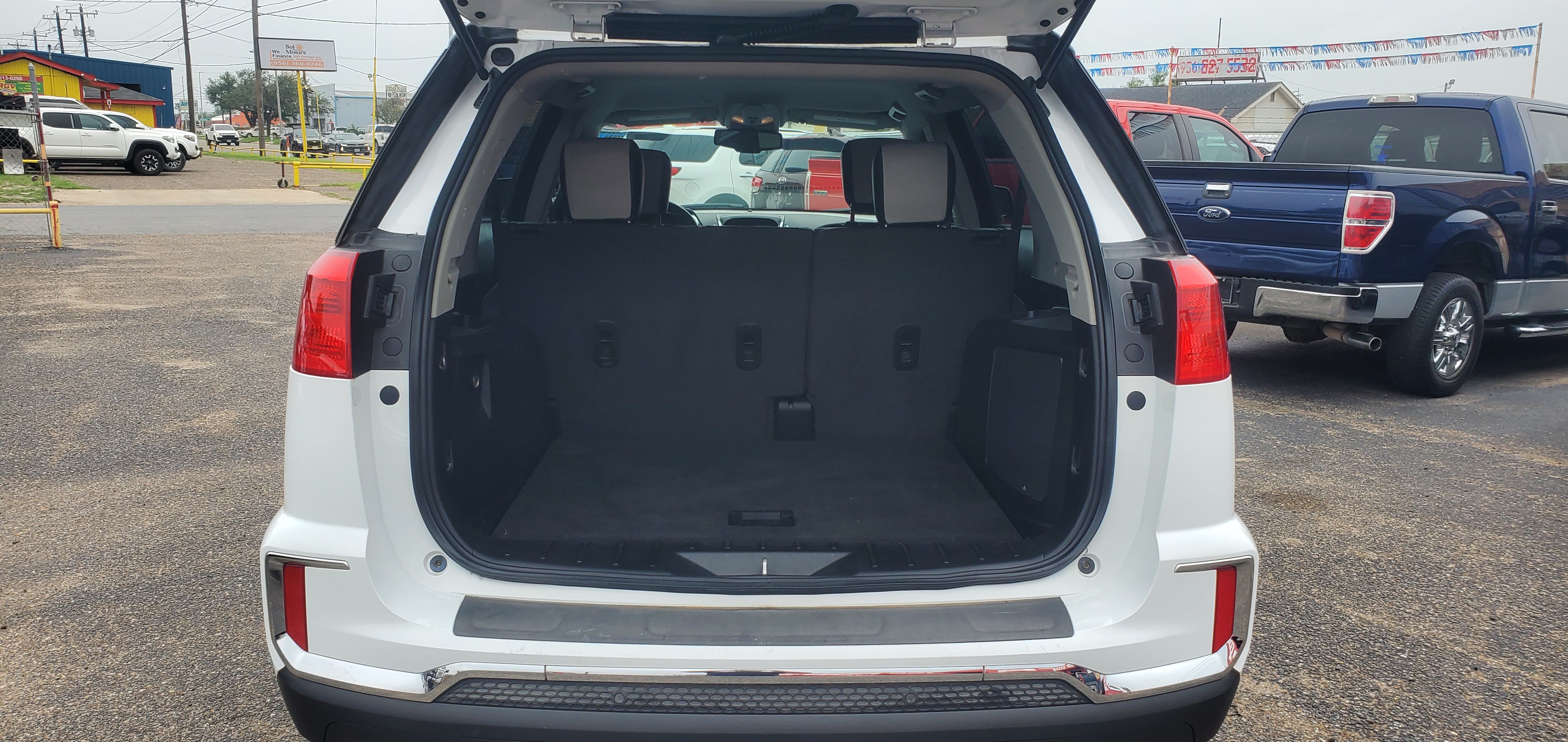 Vehicle photo 10