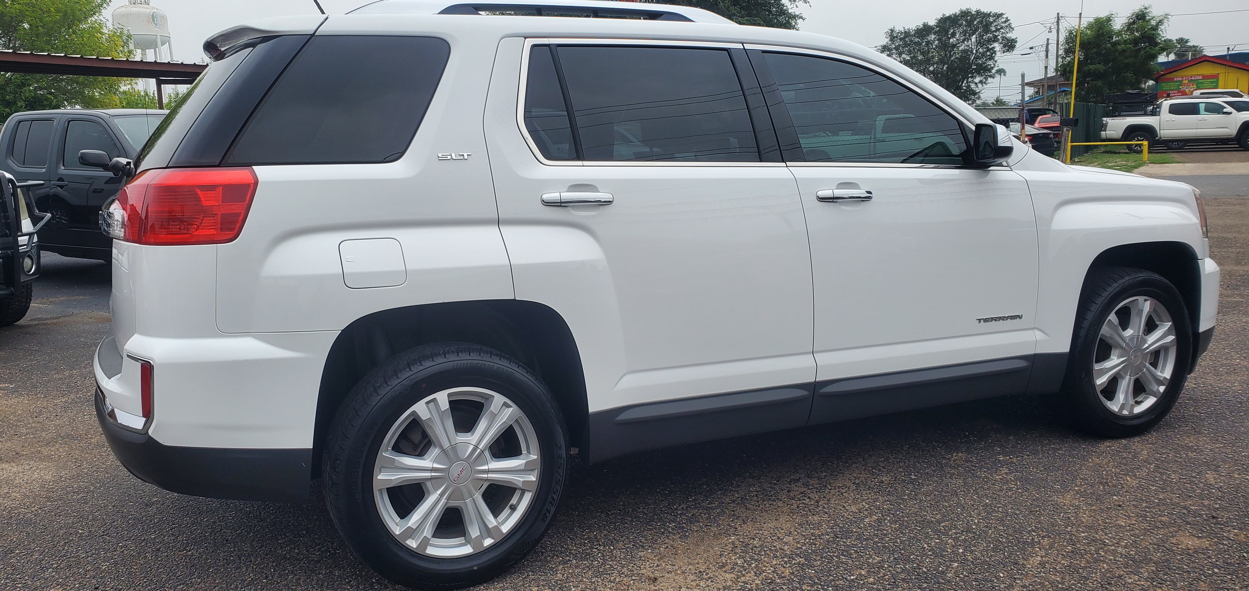 Vehicle photo 23