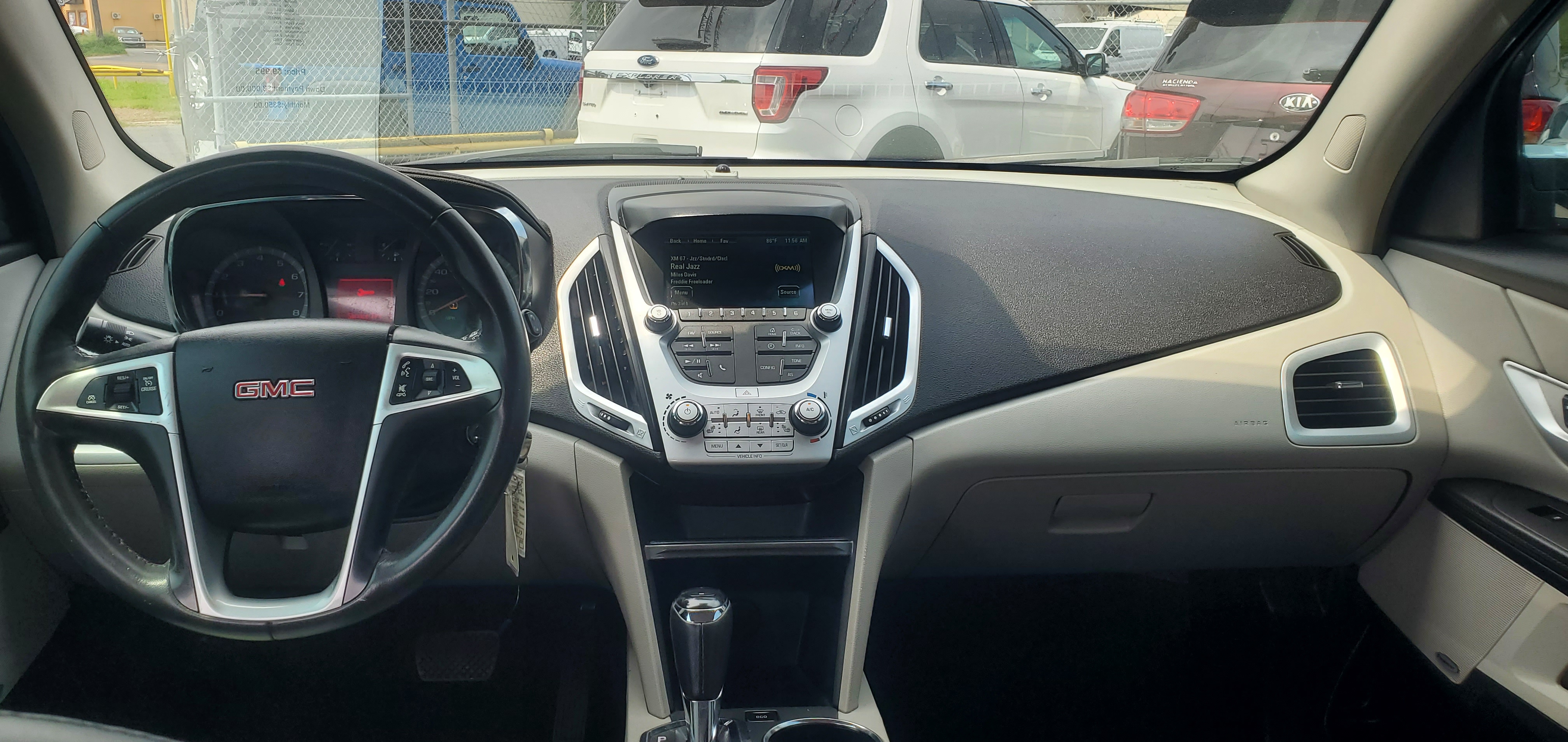 Vehicle photo 26