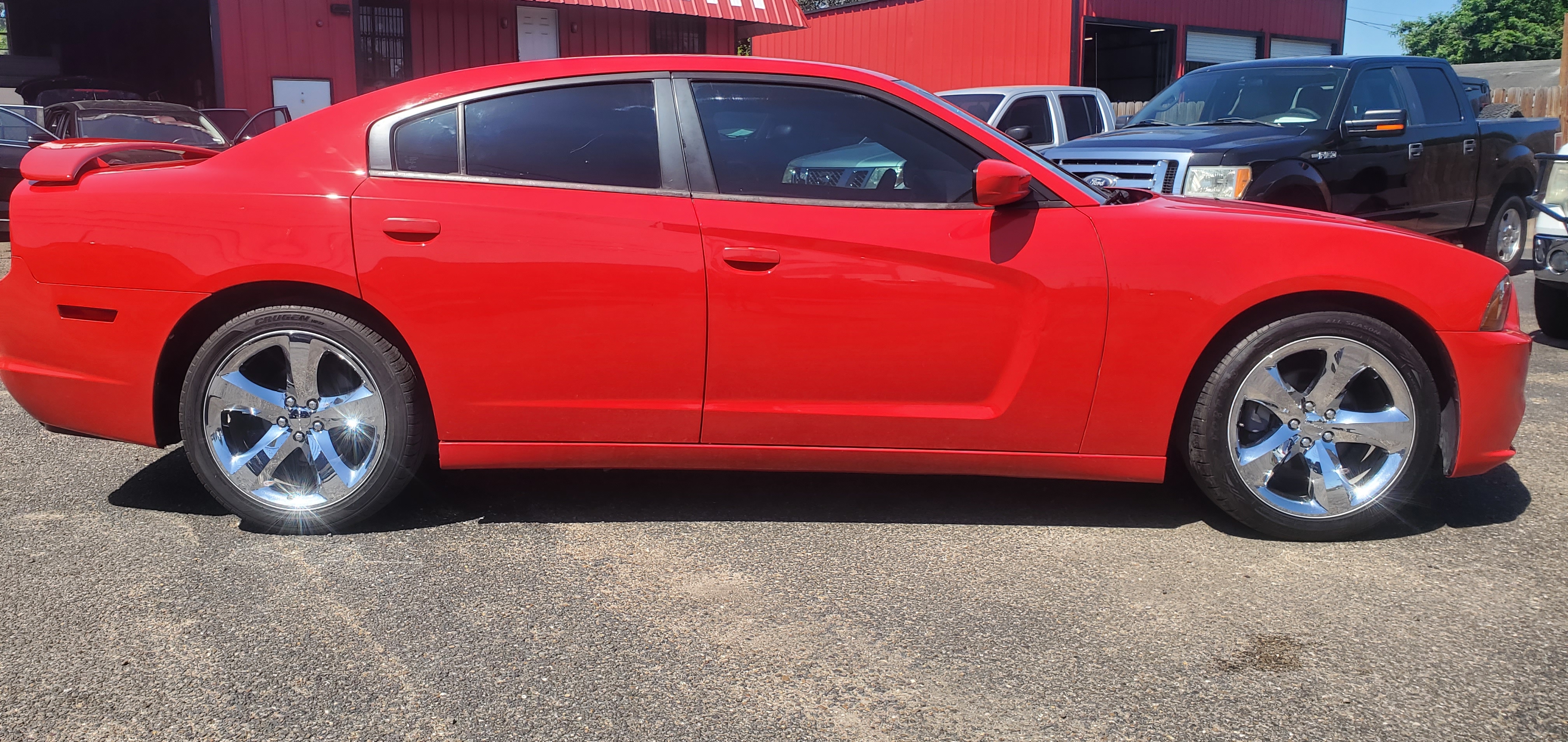 Vehicle photo 4