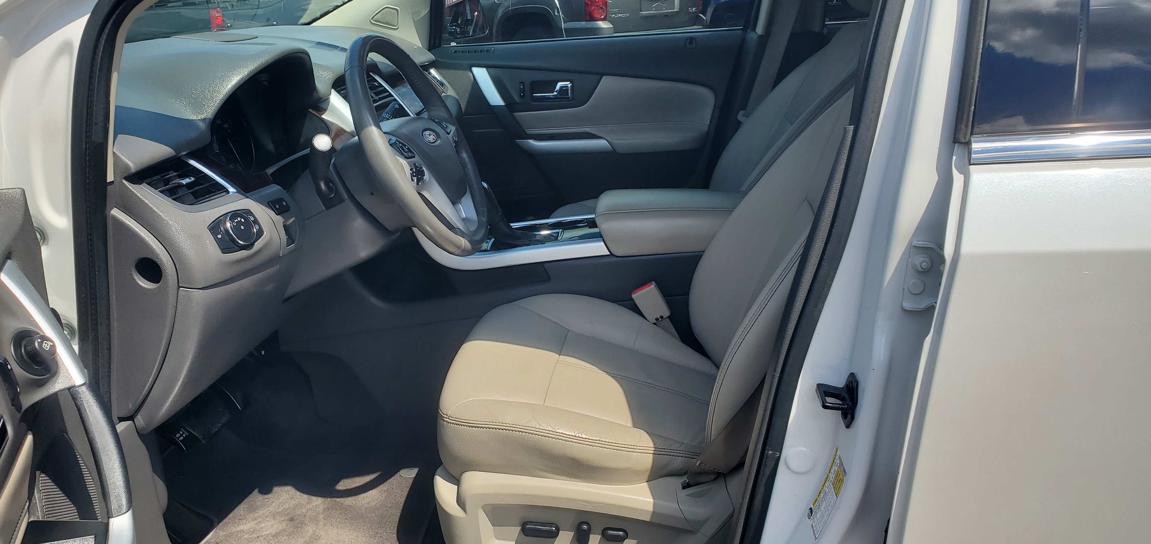 Vehicle photo 16