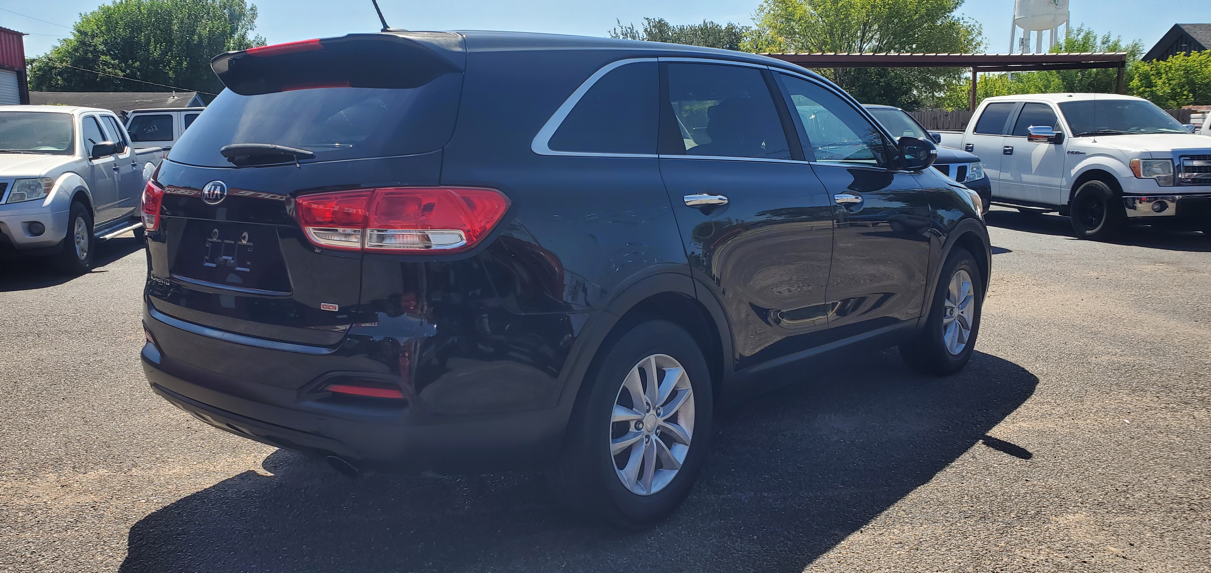 Vehicle photo 15