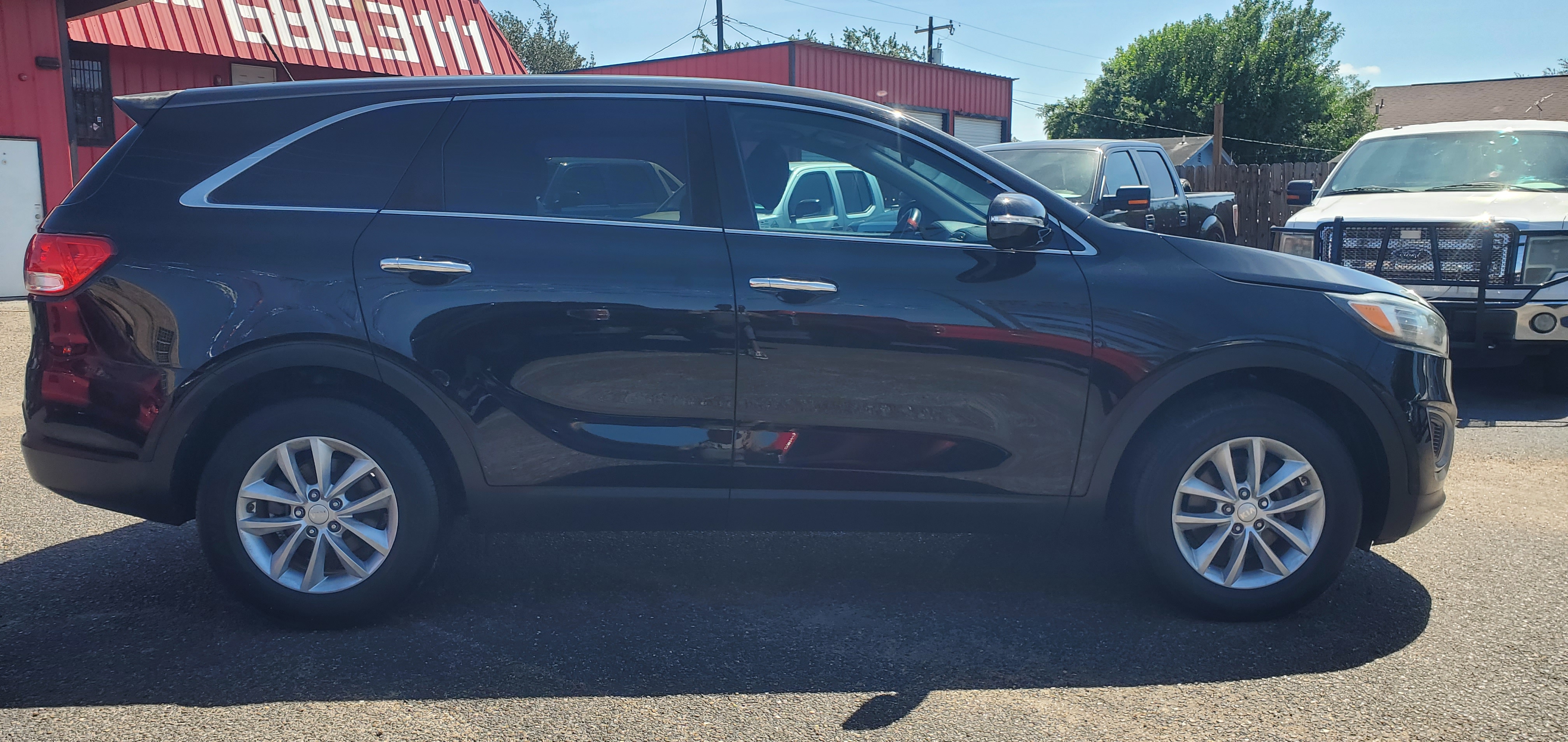 Vehicle photo 16
