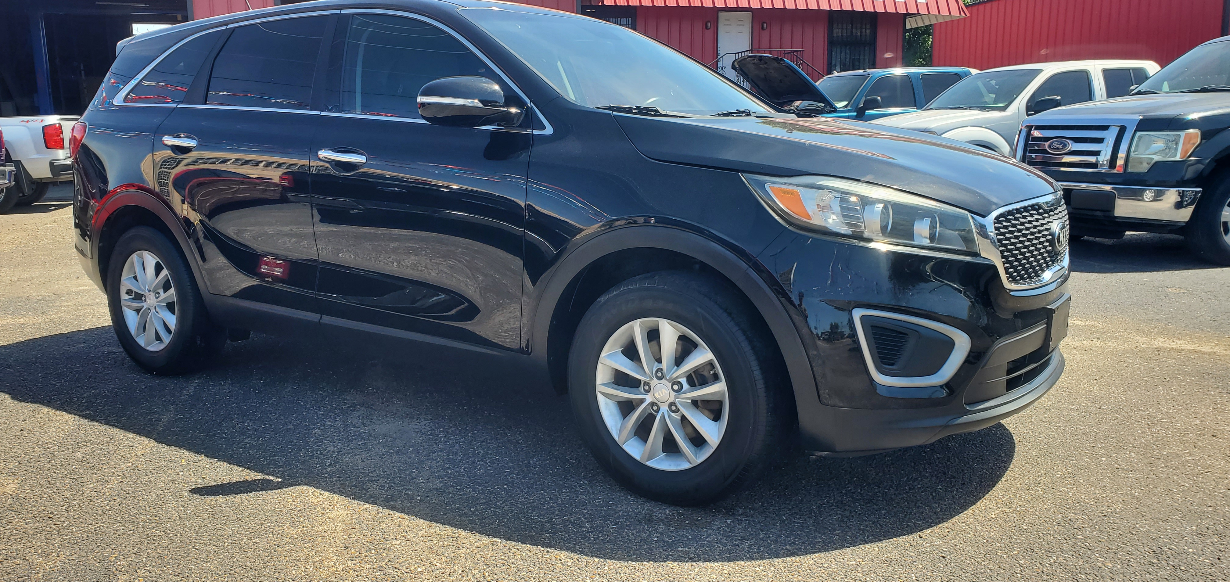 Vehicle photo 17