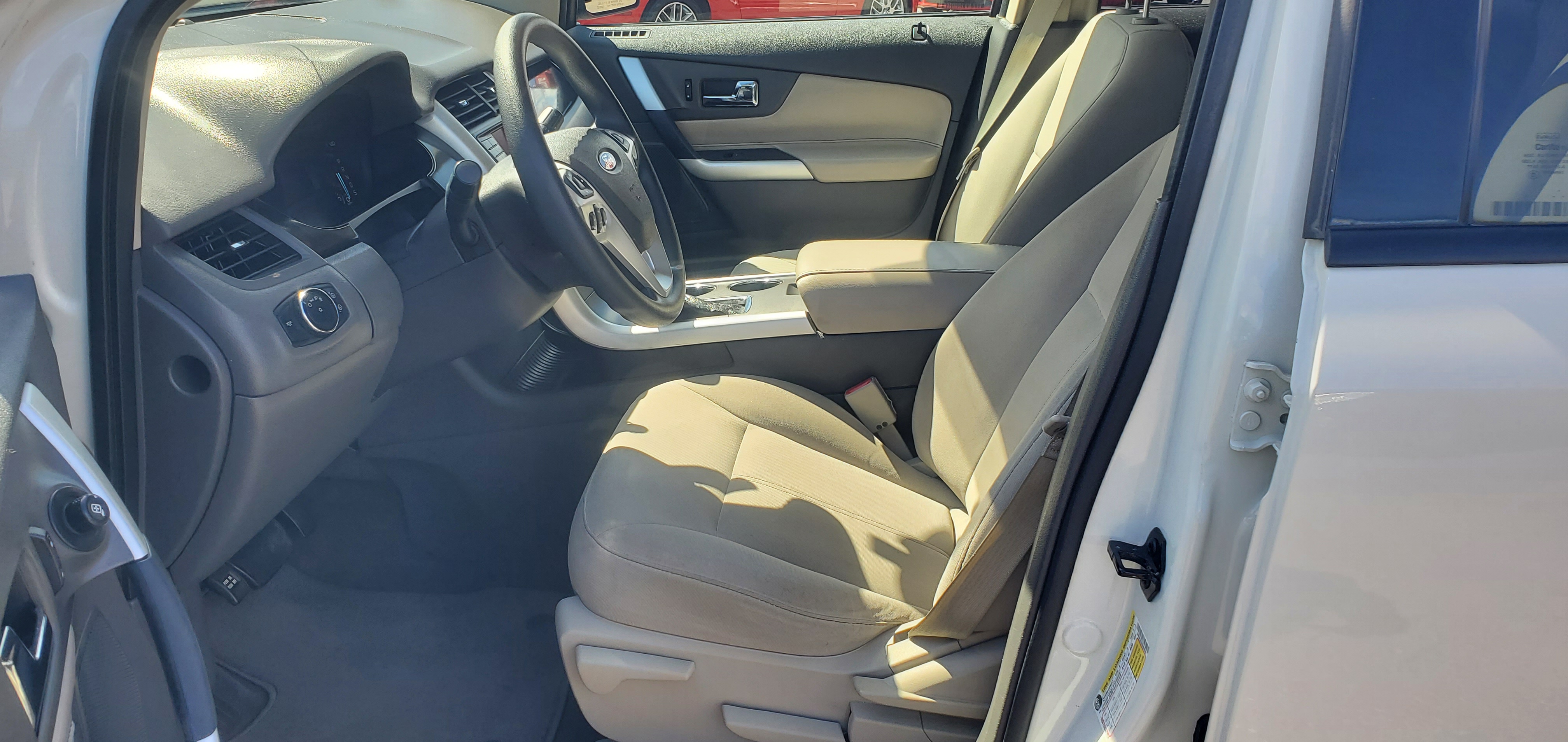Vehicle photo 7