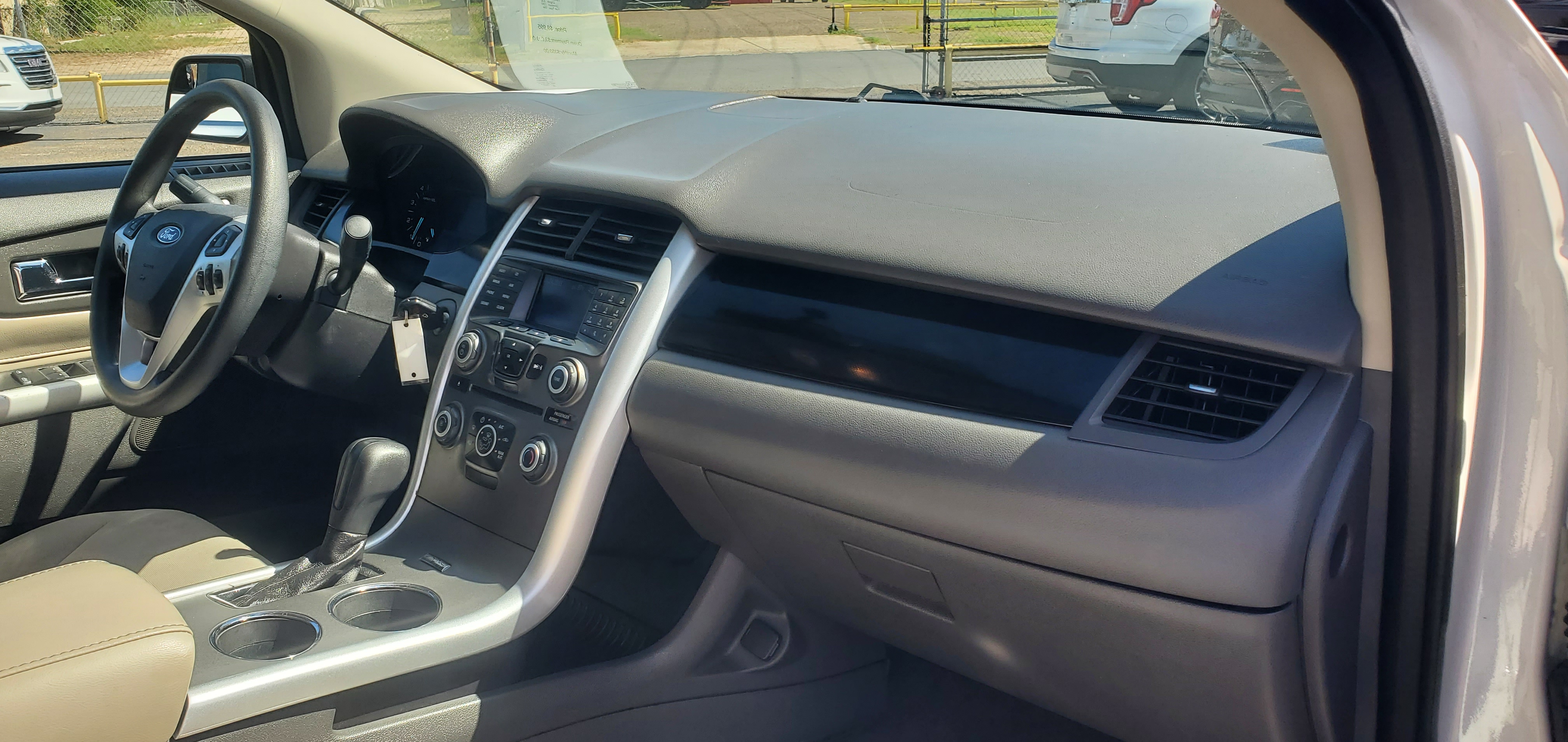 Vehicle photo 11