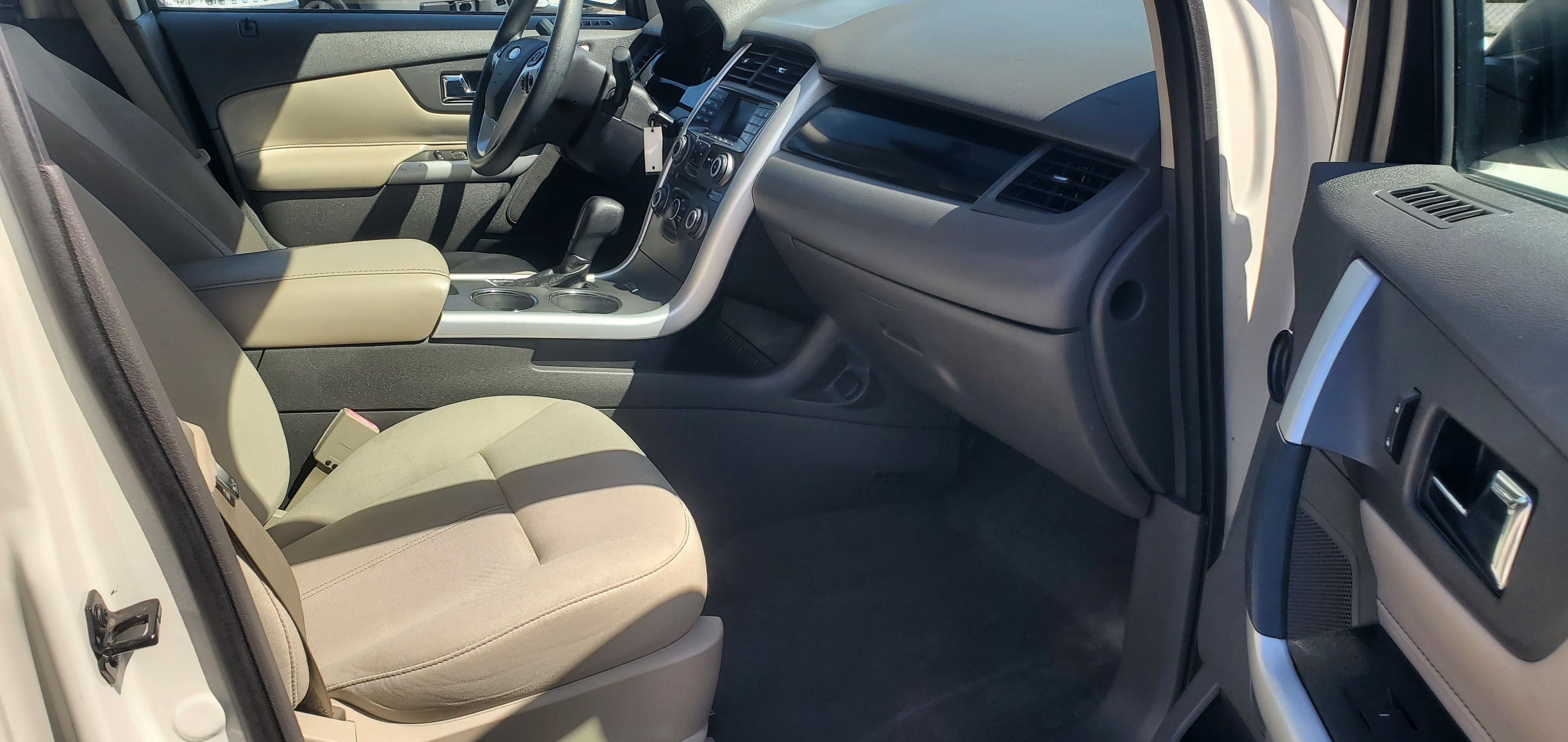 Vehicle photo 12