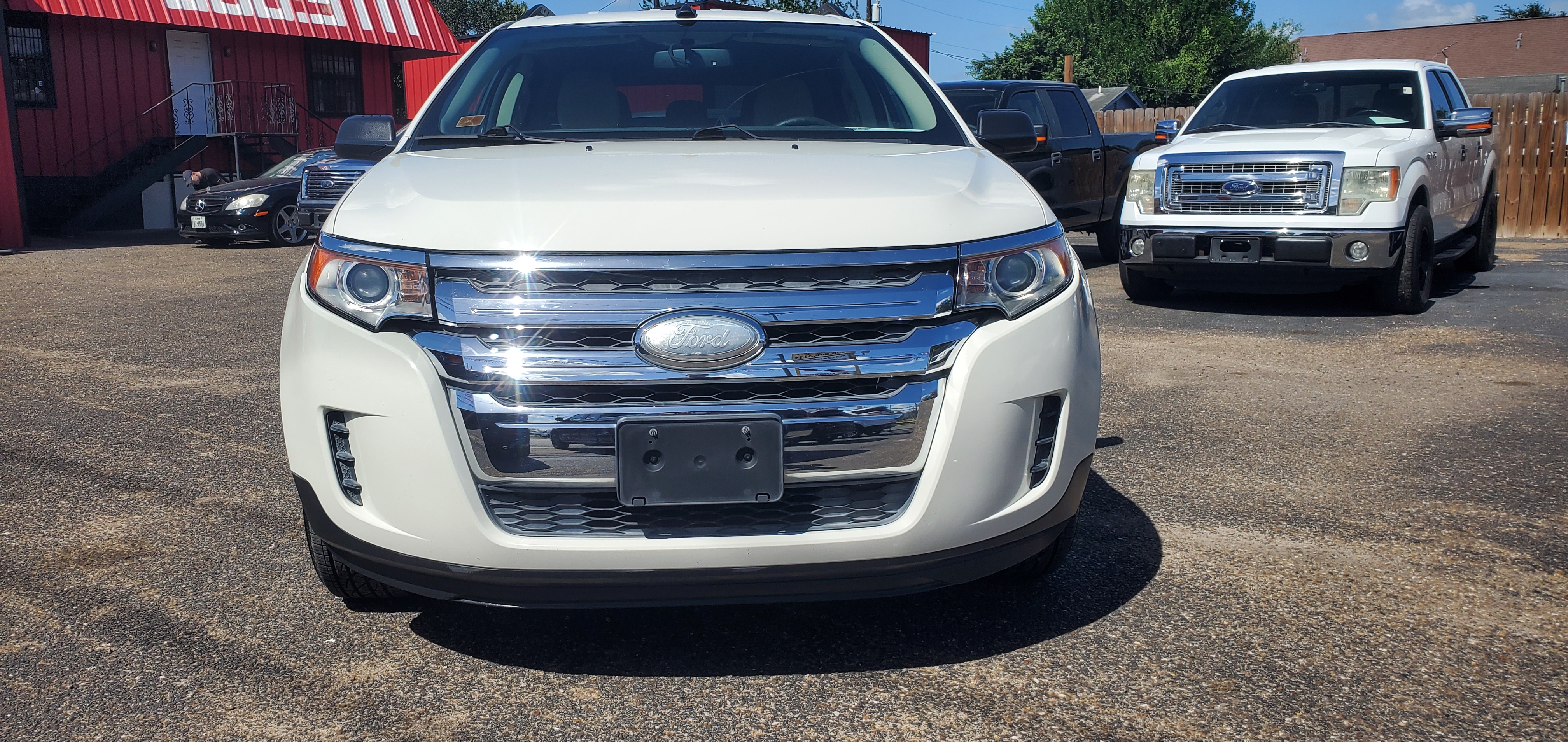 Vehicle photo 3