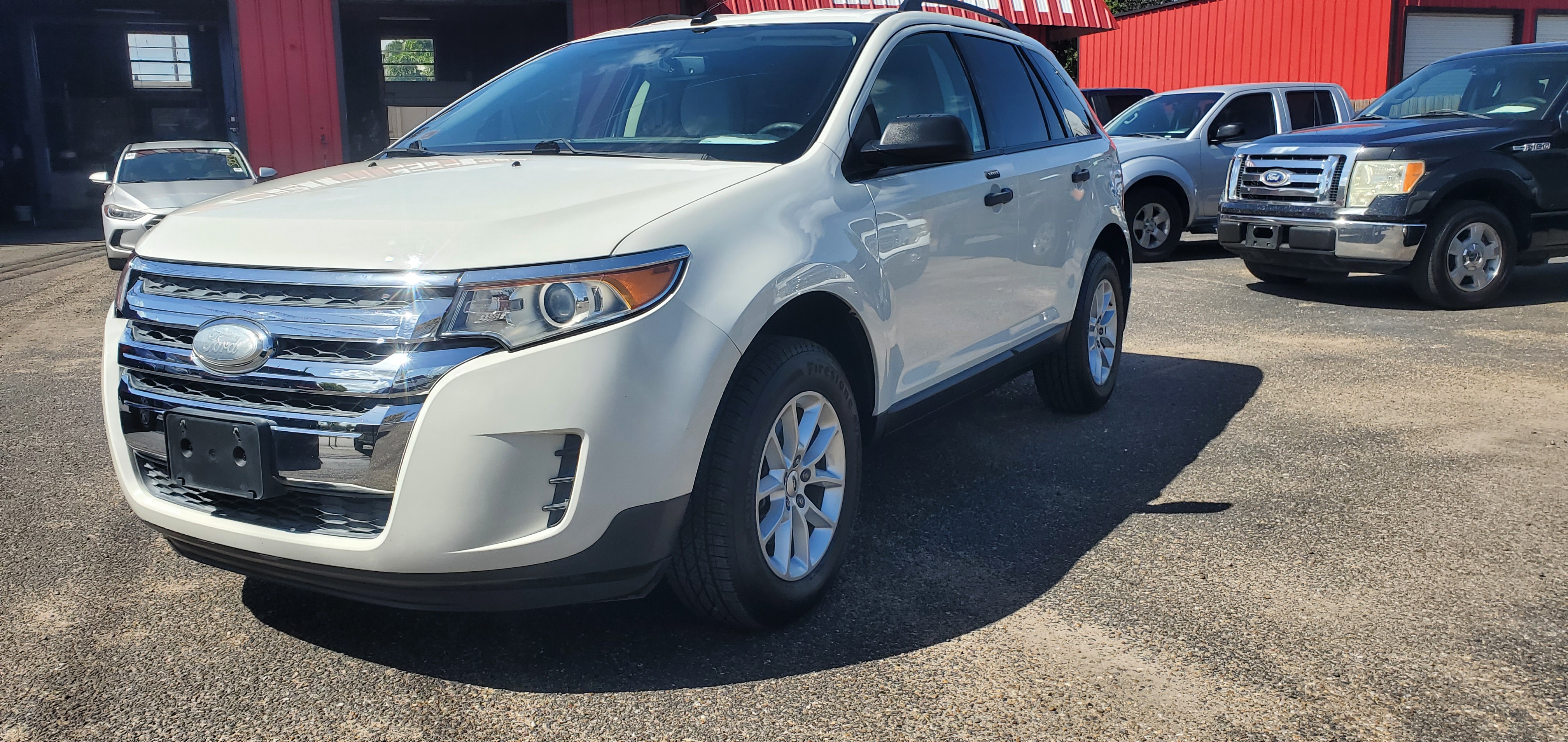 Vehicle photo 13