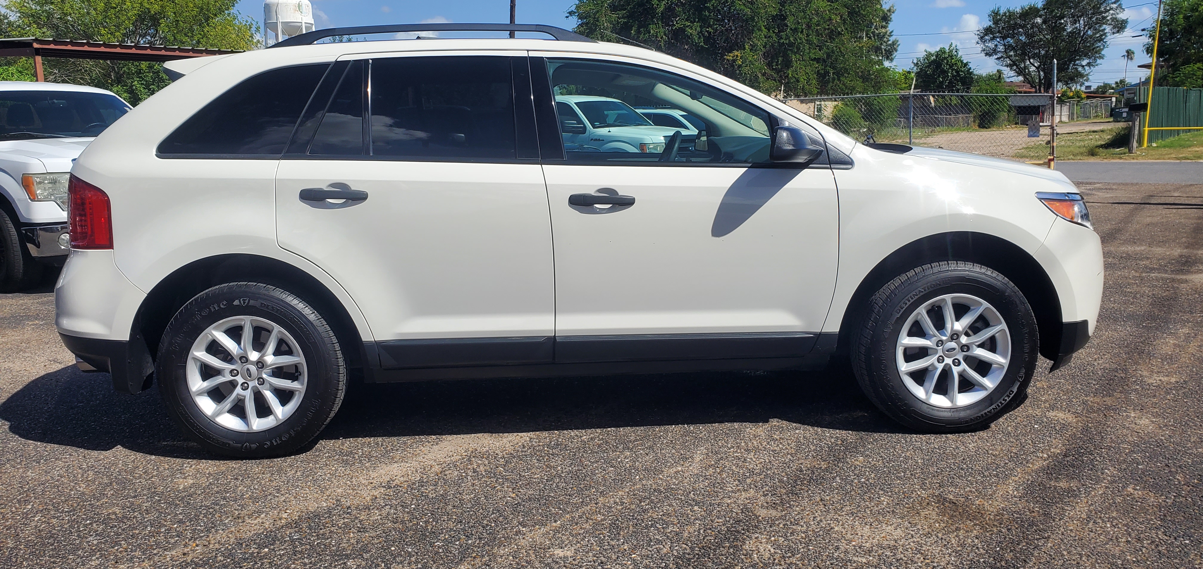 Vehicle photo 2