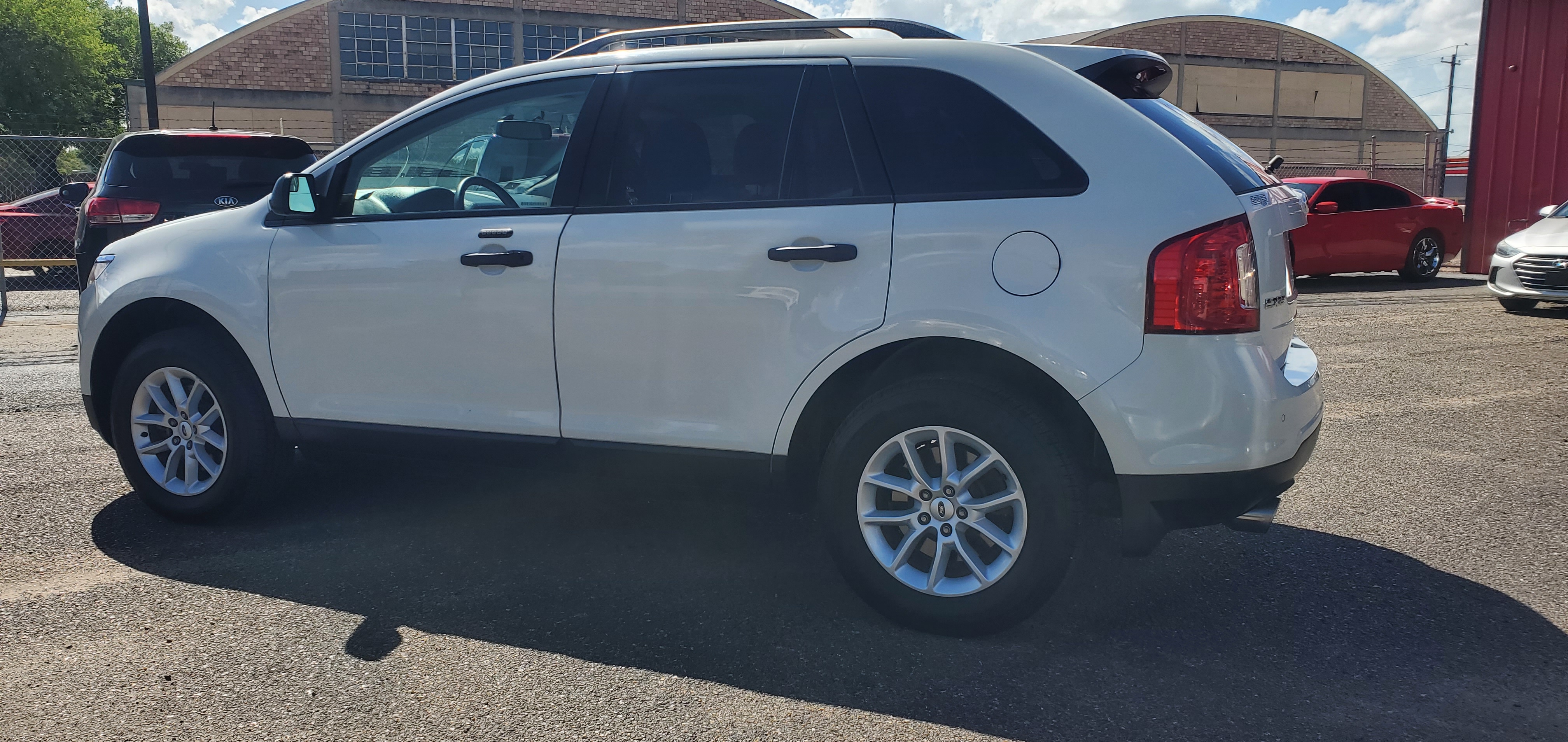 Vehicle photo 19