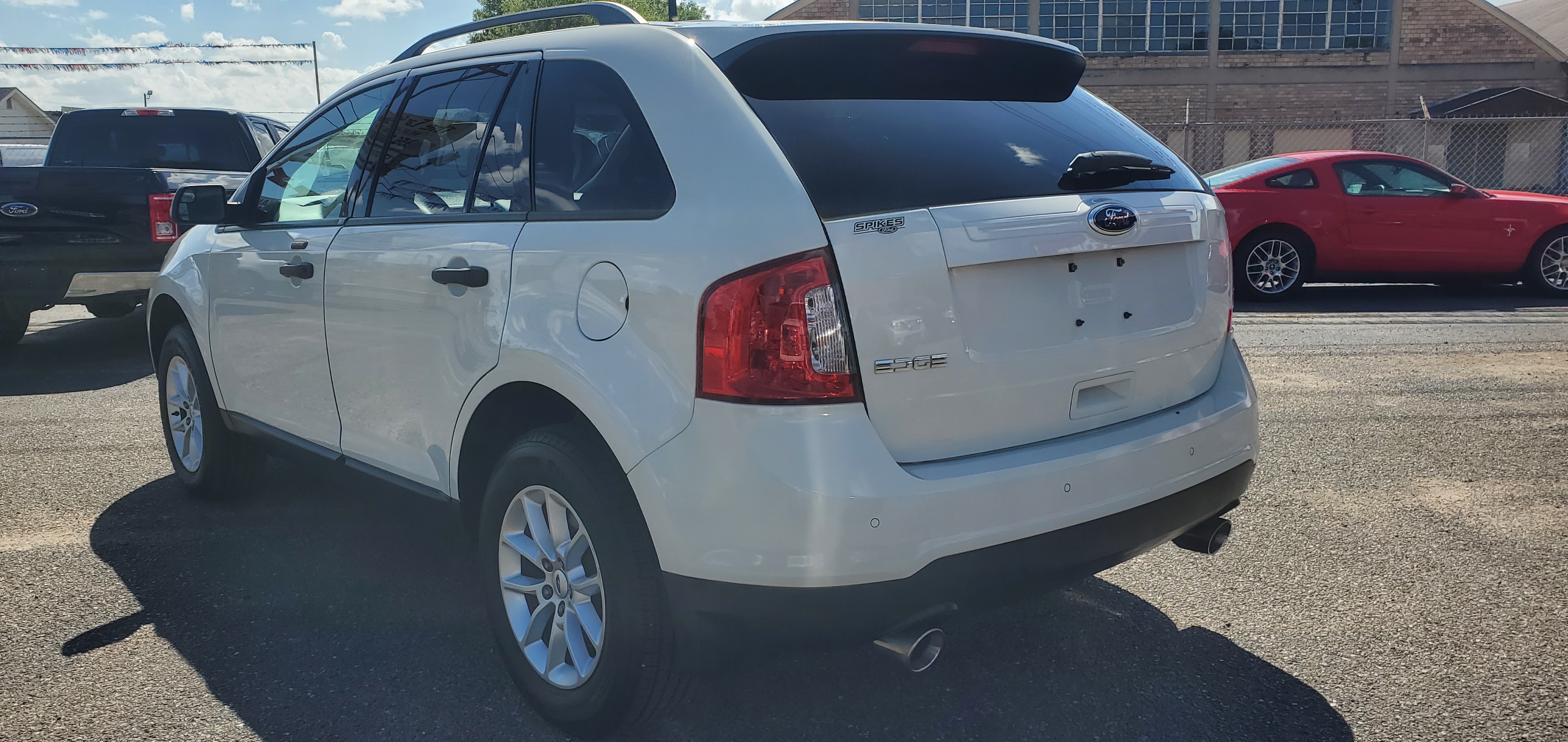 Vehicle photo 21
