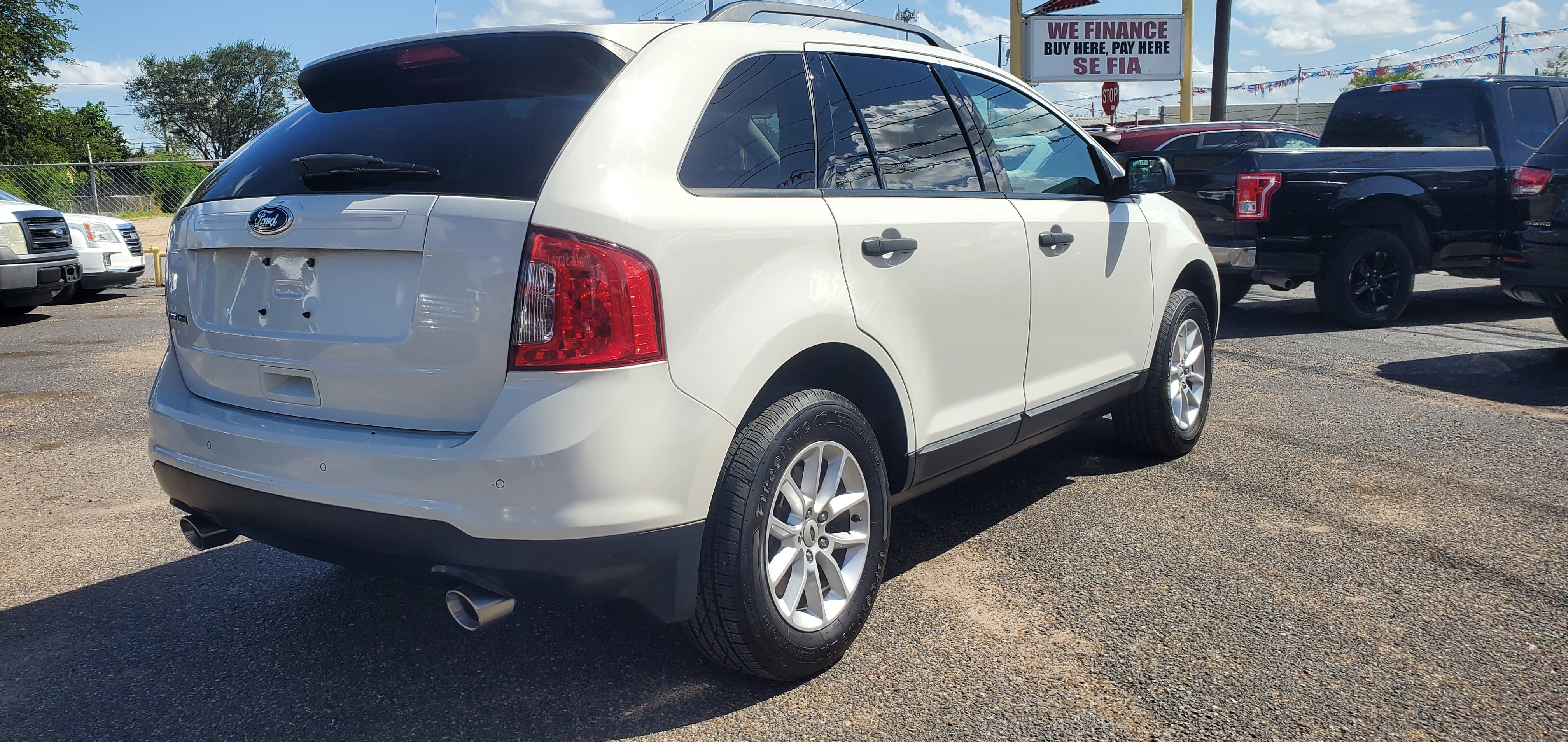 Vehicle photo 23