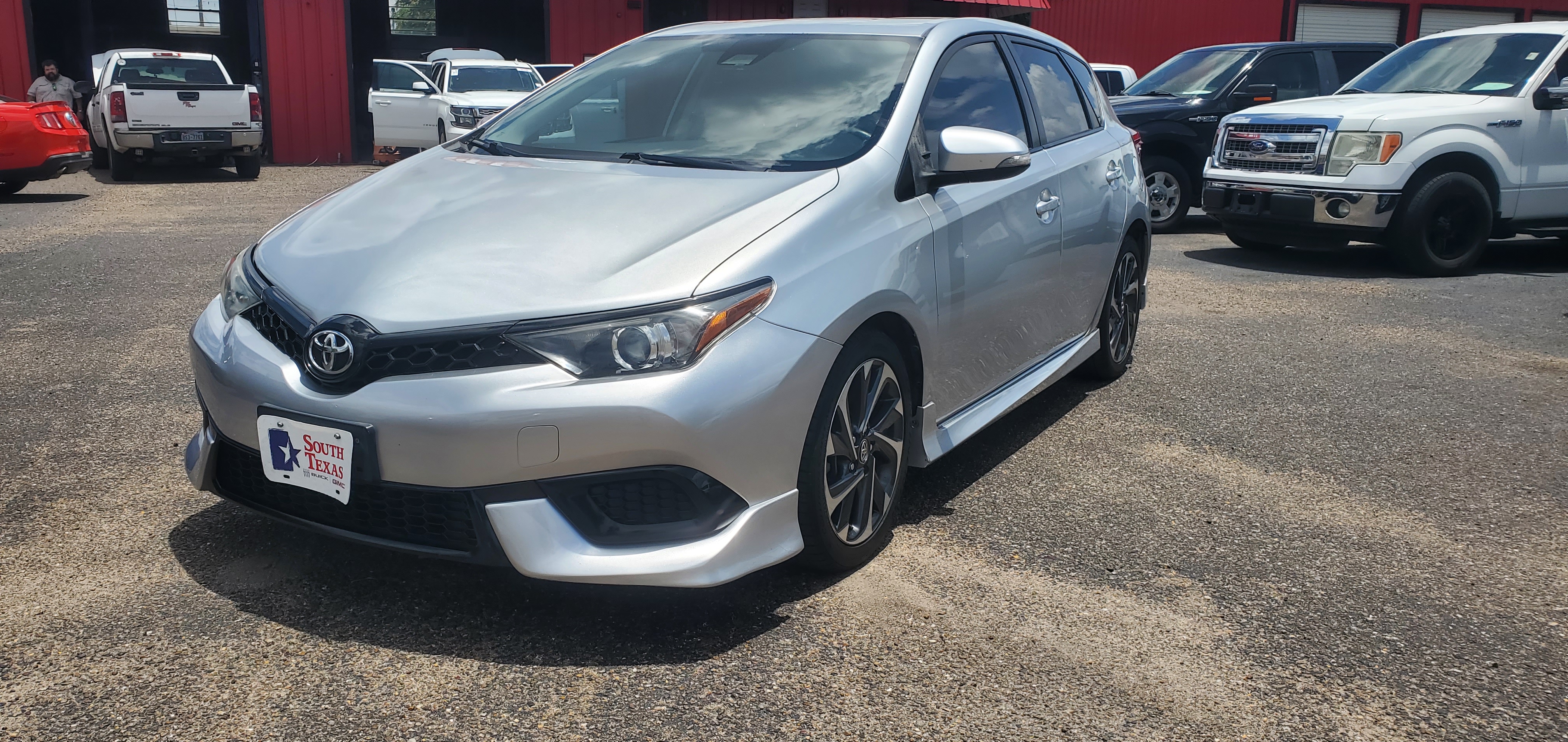 Vehicle photo 2
