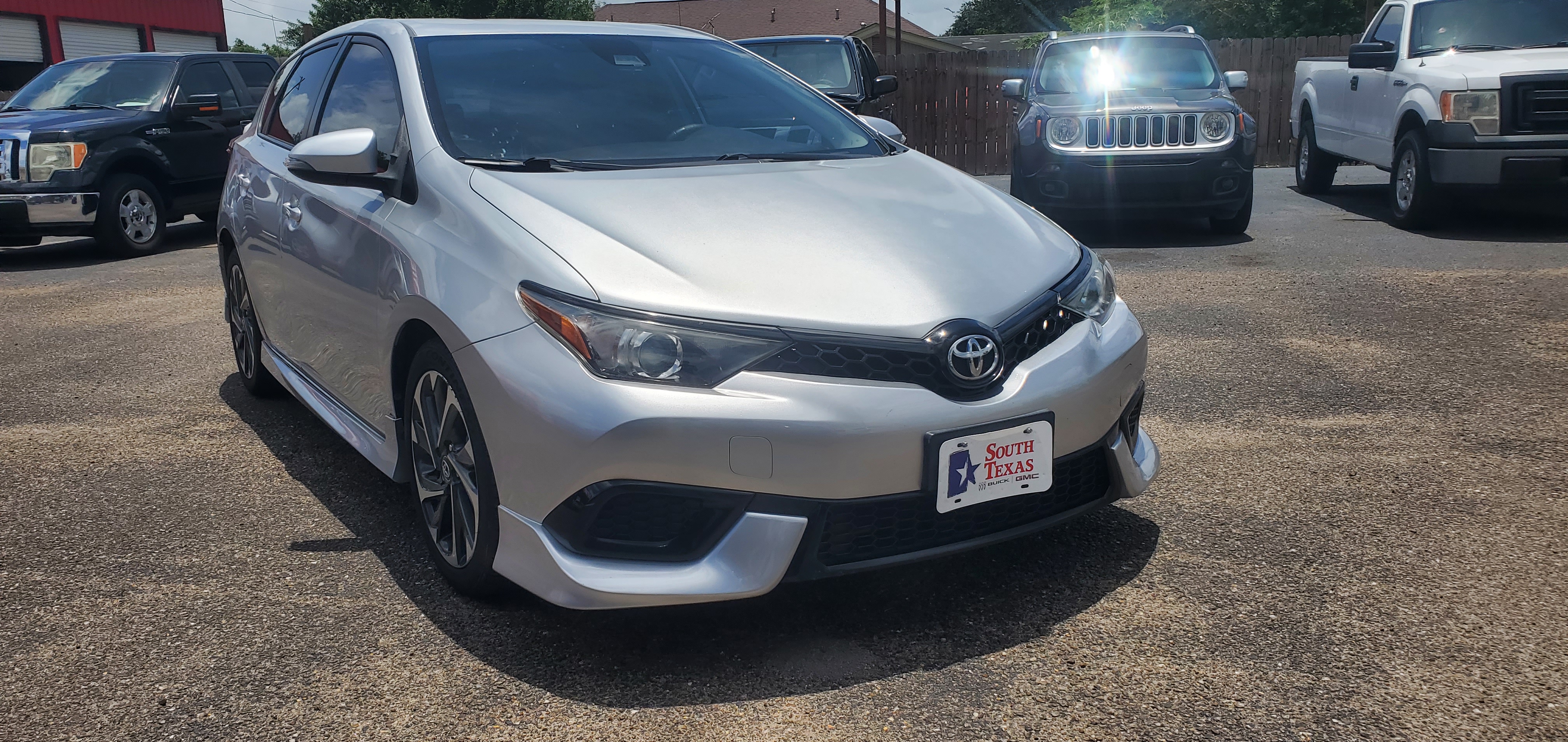 Vehicle photo 4