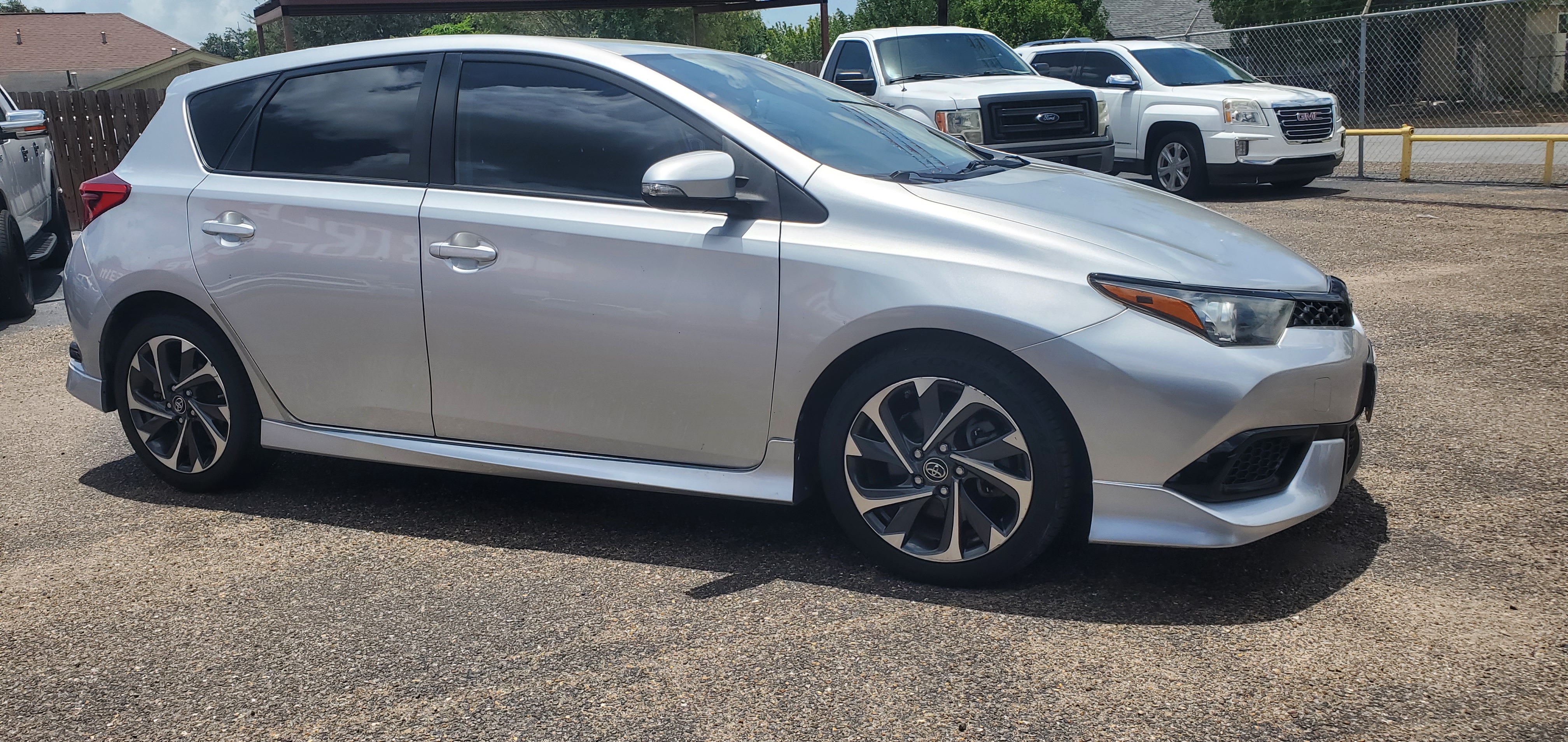 Vehicle photo 5