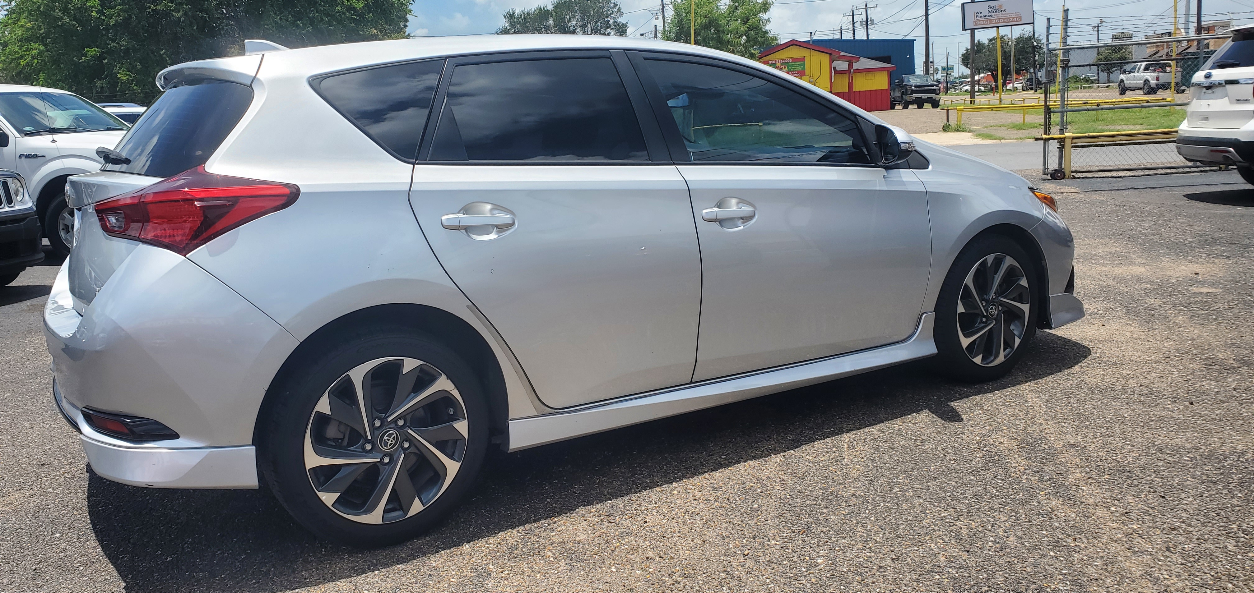 Vehicle photo 6