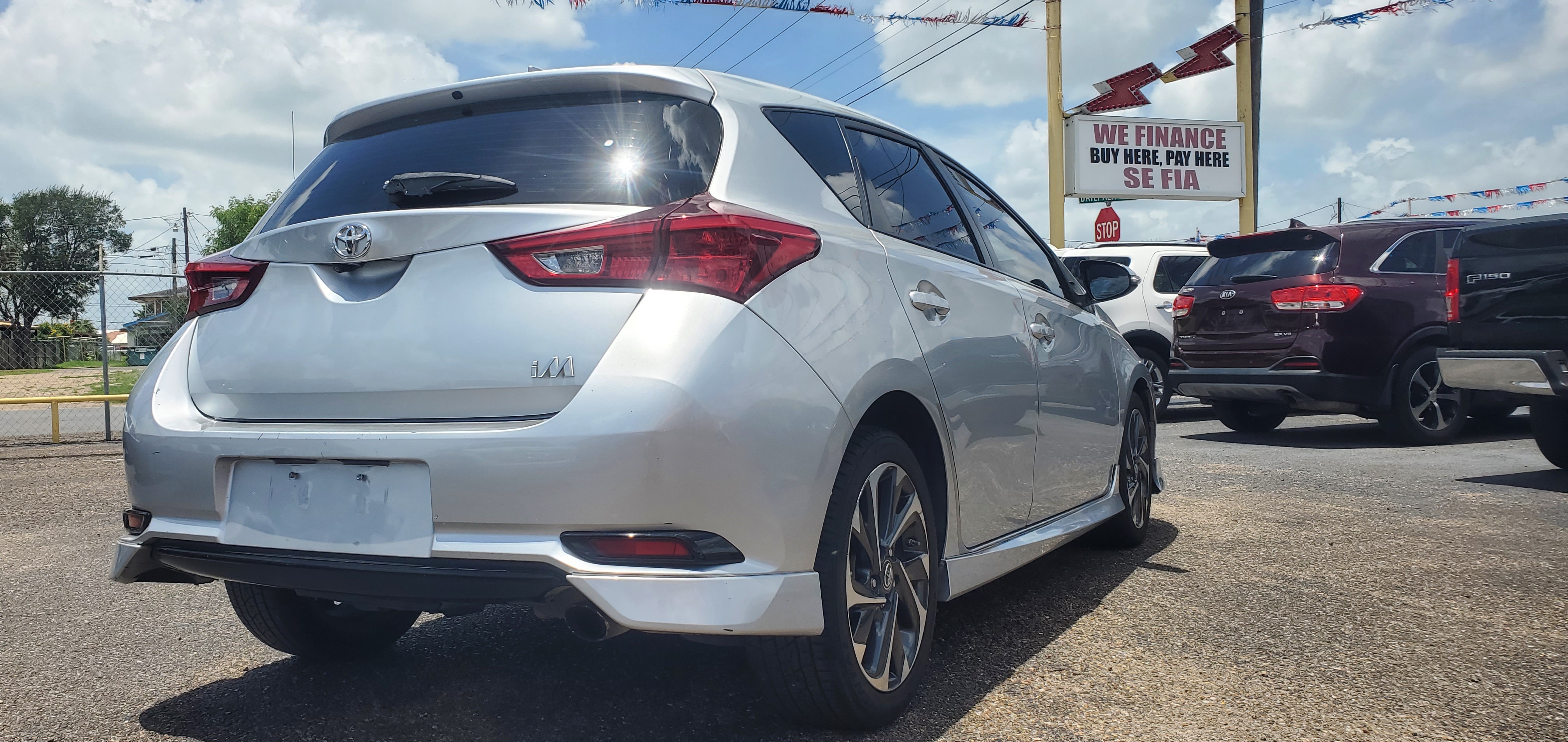 Vehicle photo 7