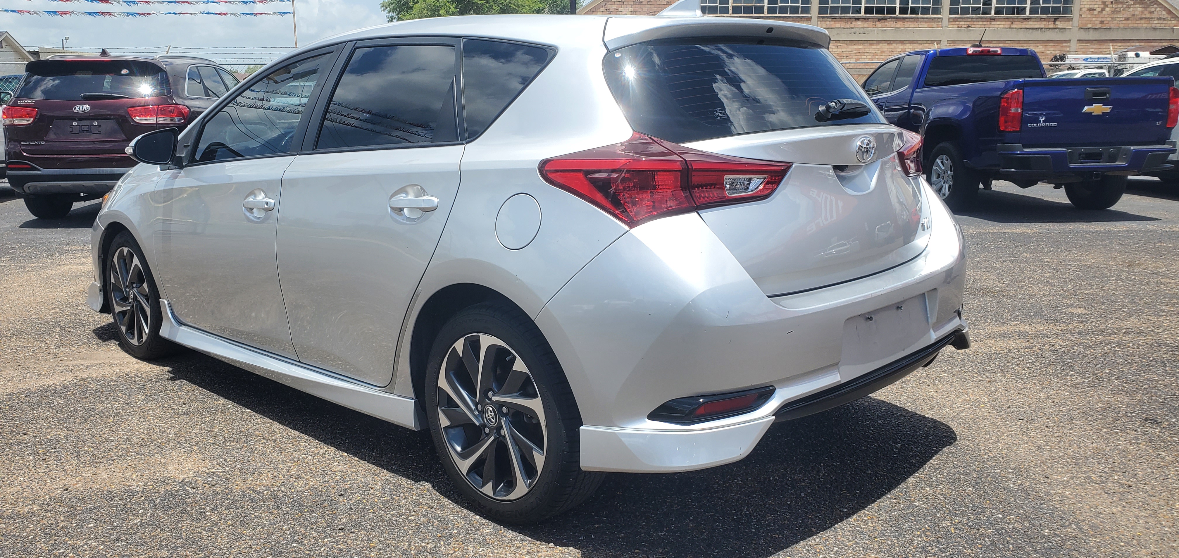 Vehicle photo 9