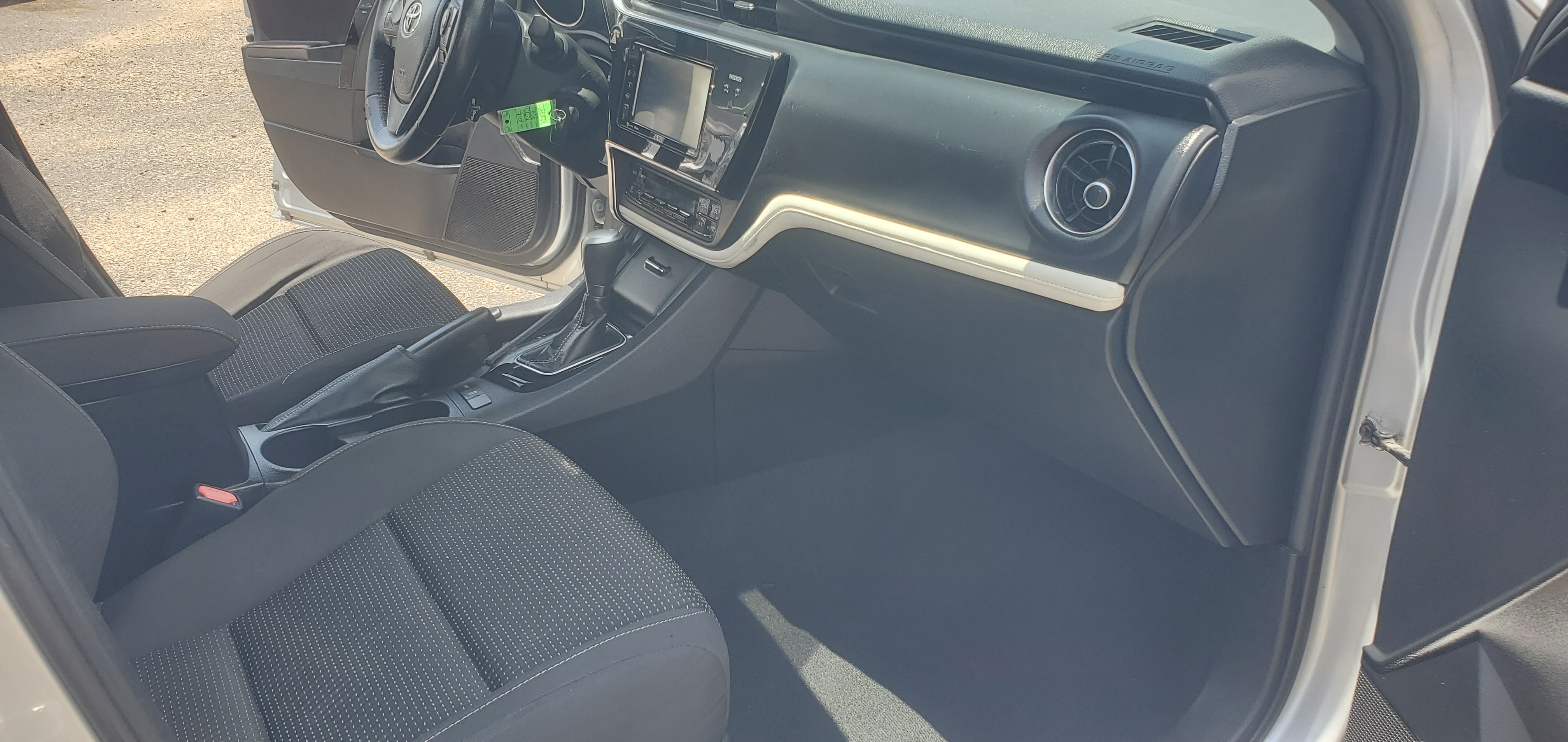 Vehicle photo 13