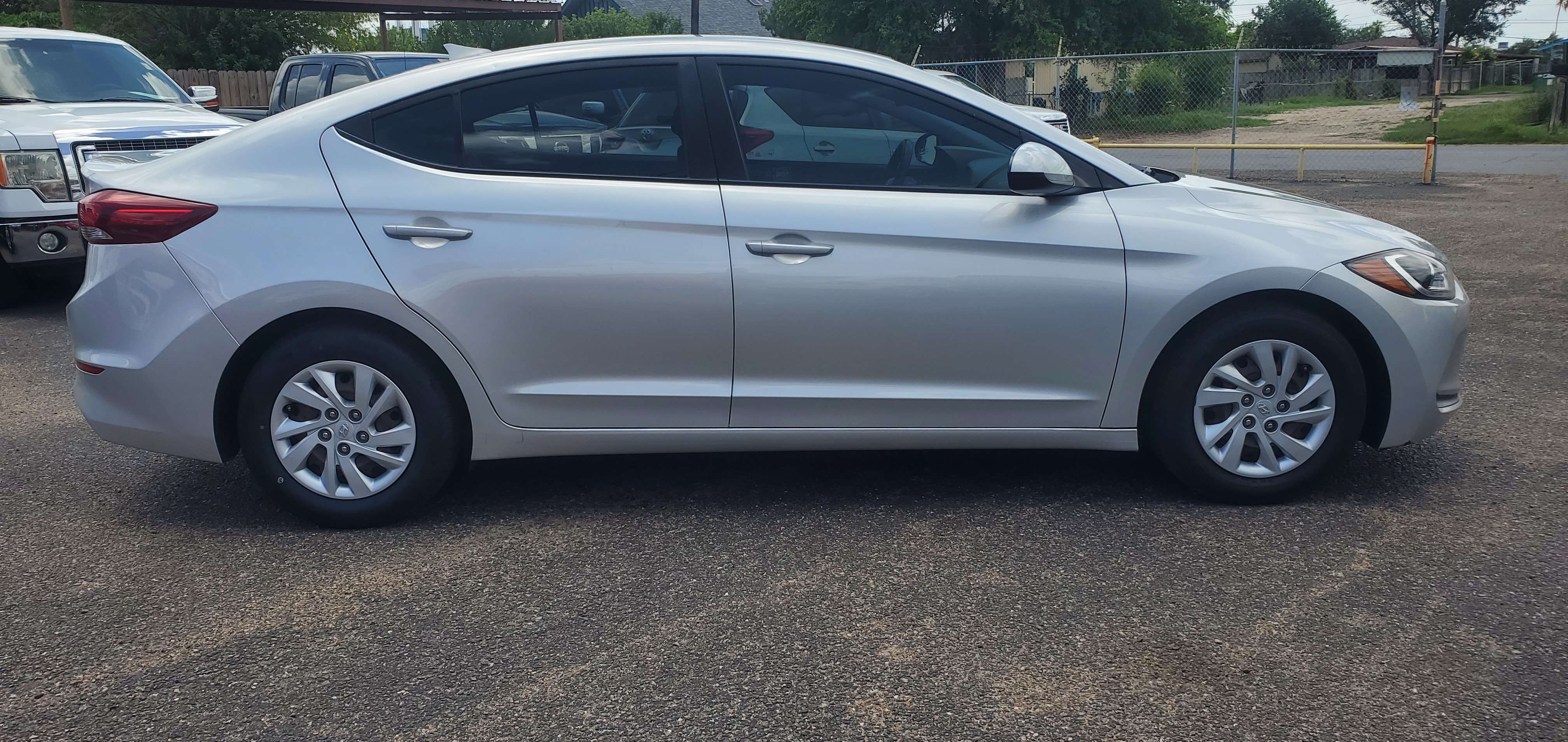 Vehicle photo 12