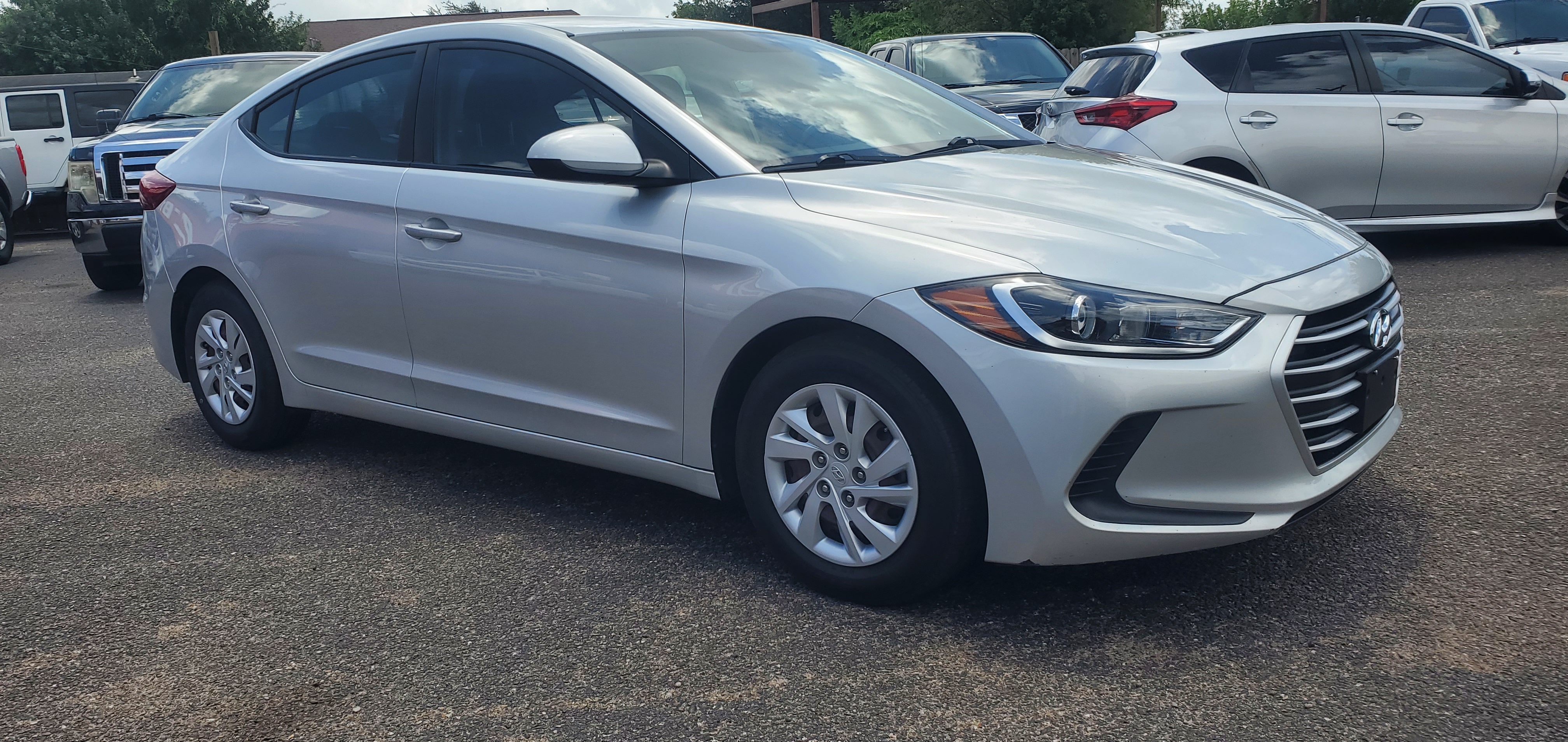 Vehicle photo 13