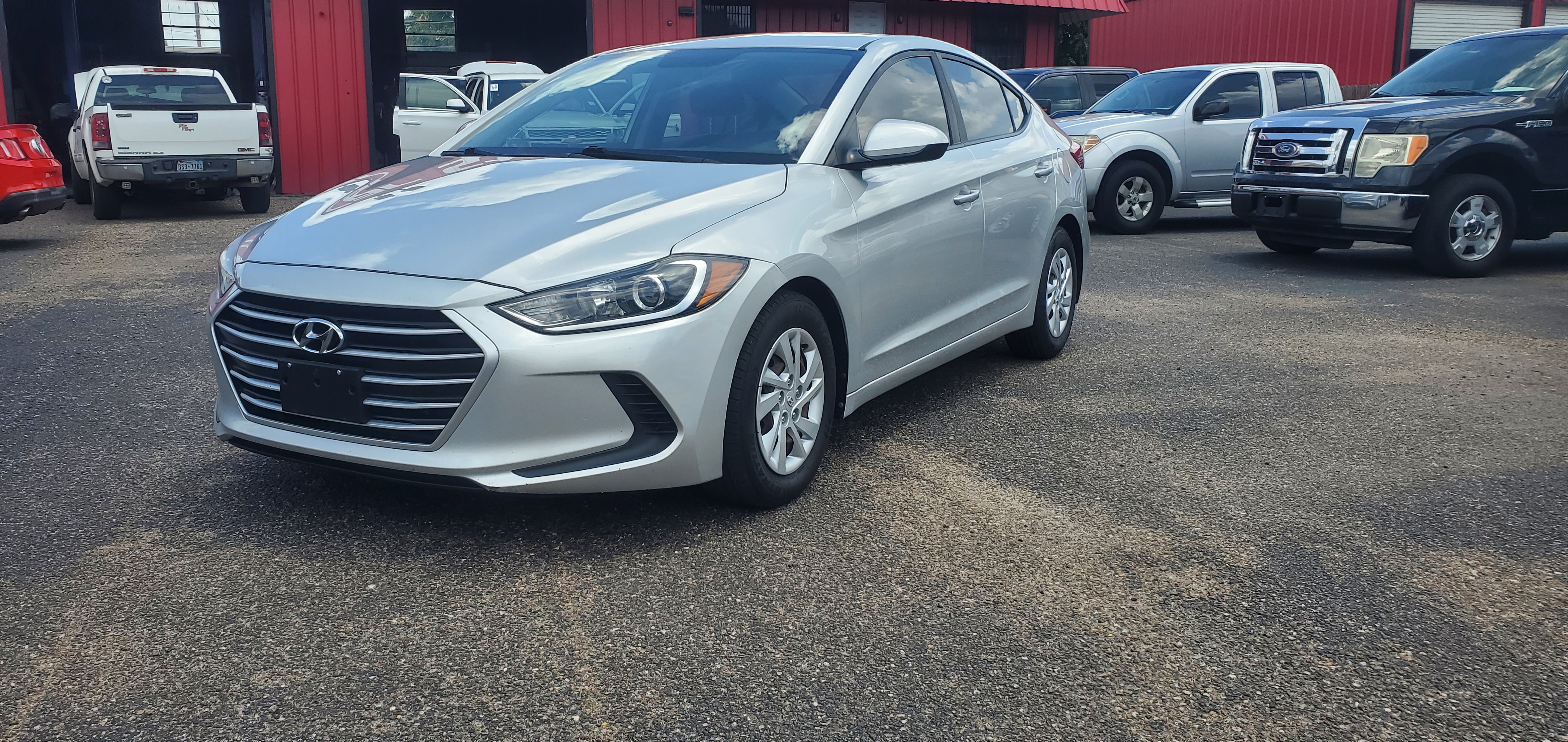 Vehicle photo 15
