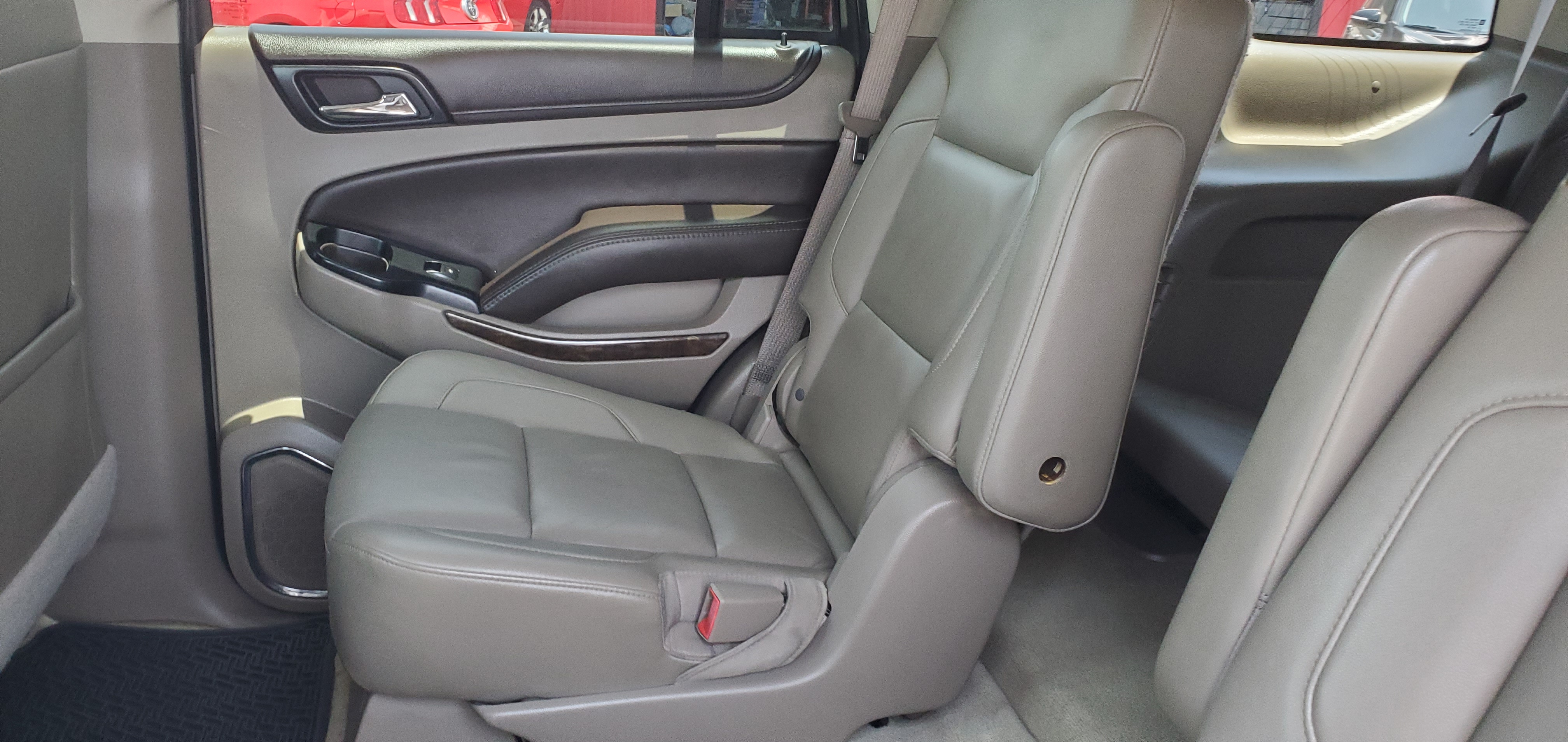 Vehicle photo 11