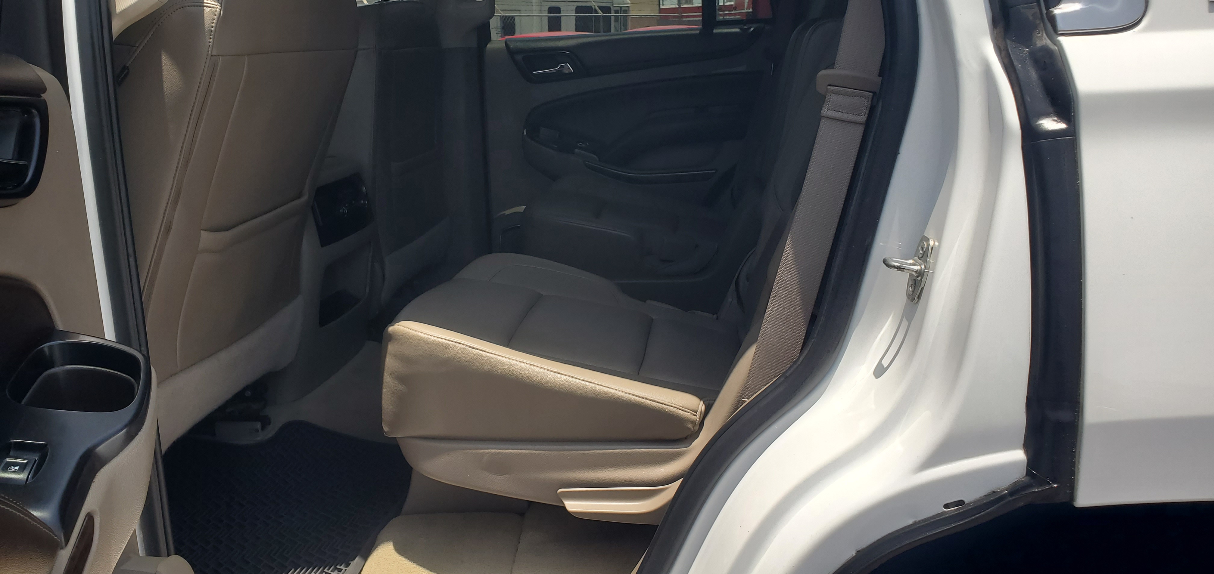 Vehicle photo 12