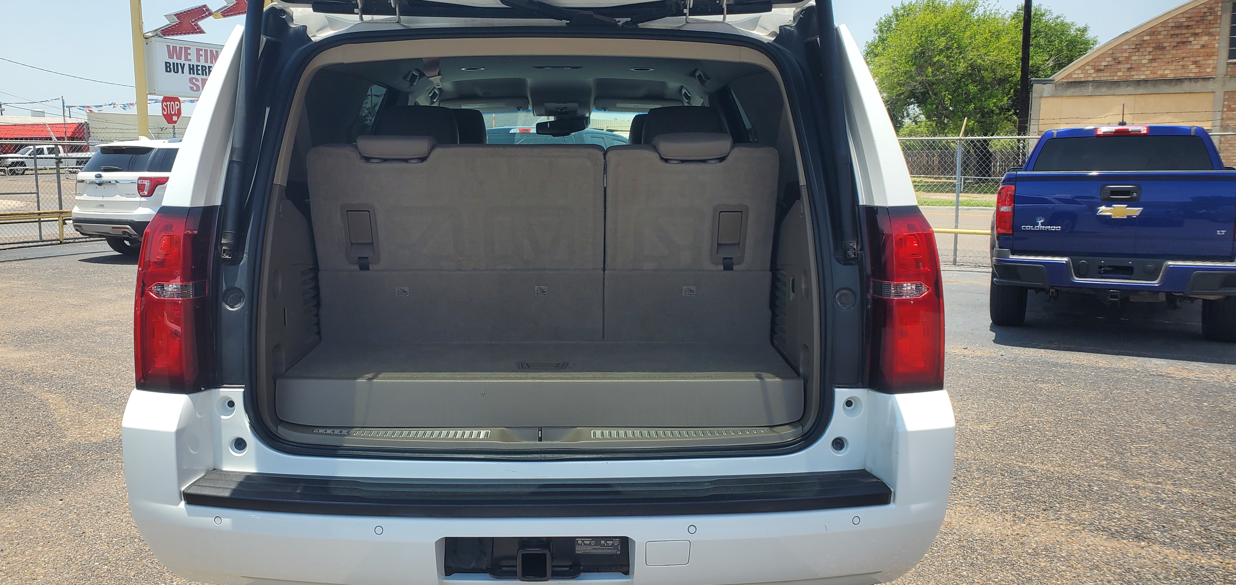 Vehicle photo 13