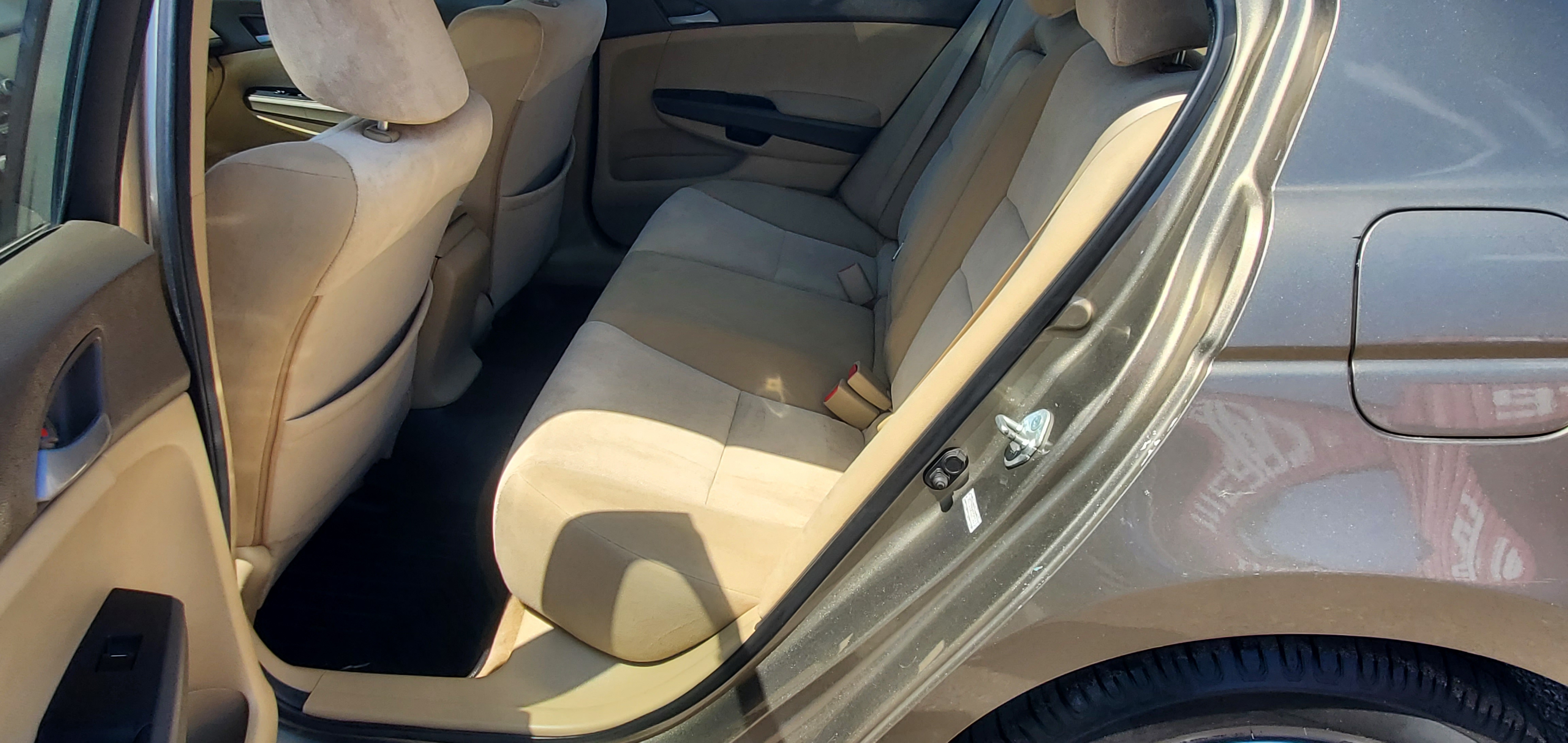 Vehicle photo 9