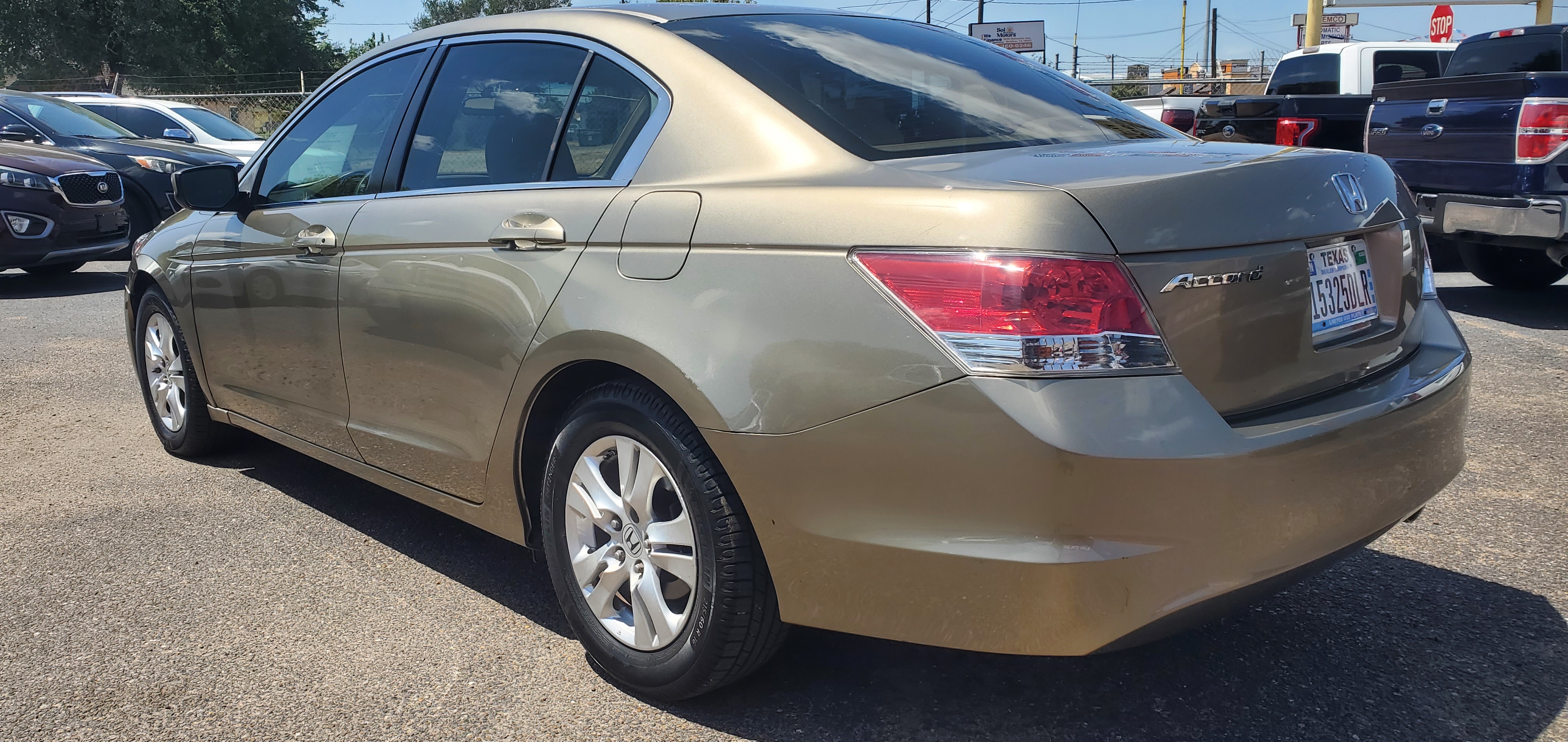 Vehicle photo 11